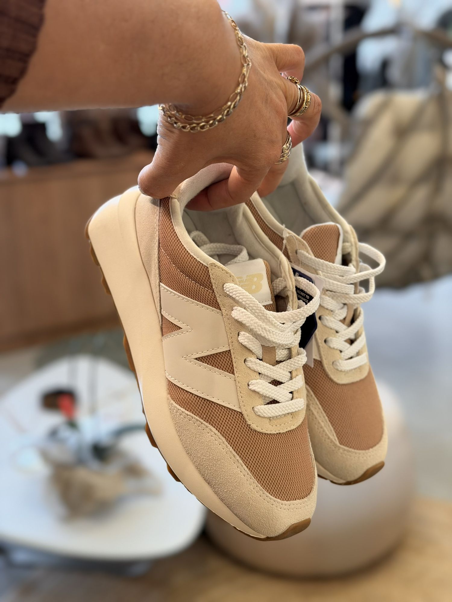 Tênis New Balance 370v1 Bege/Marrom 1301