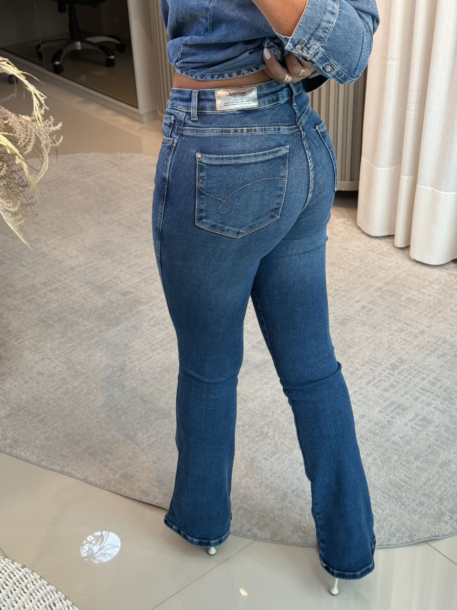 Calça Jeans Flare Com Cintura Alta E Tecnologia Perfect CS BY KATI