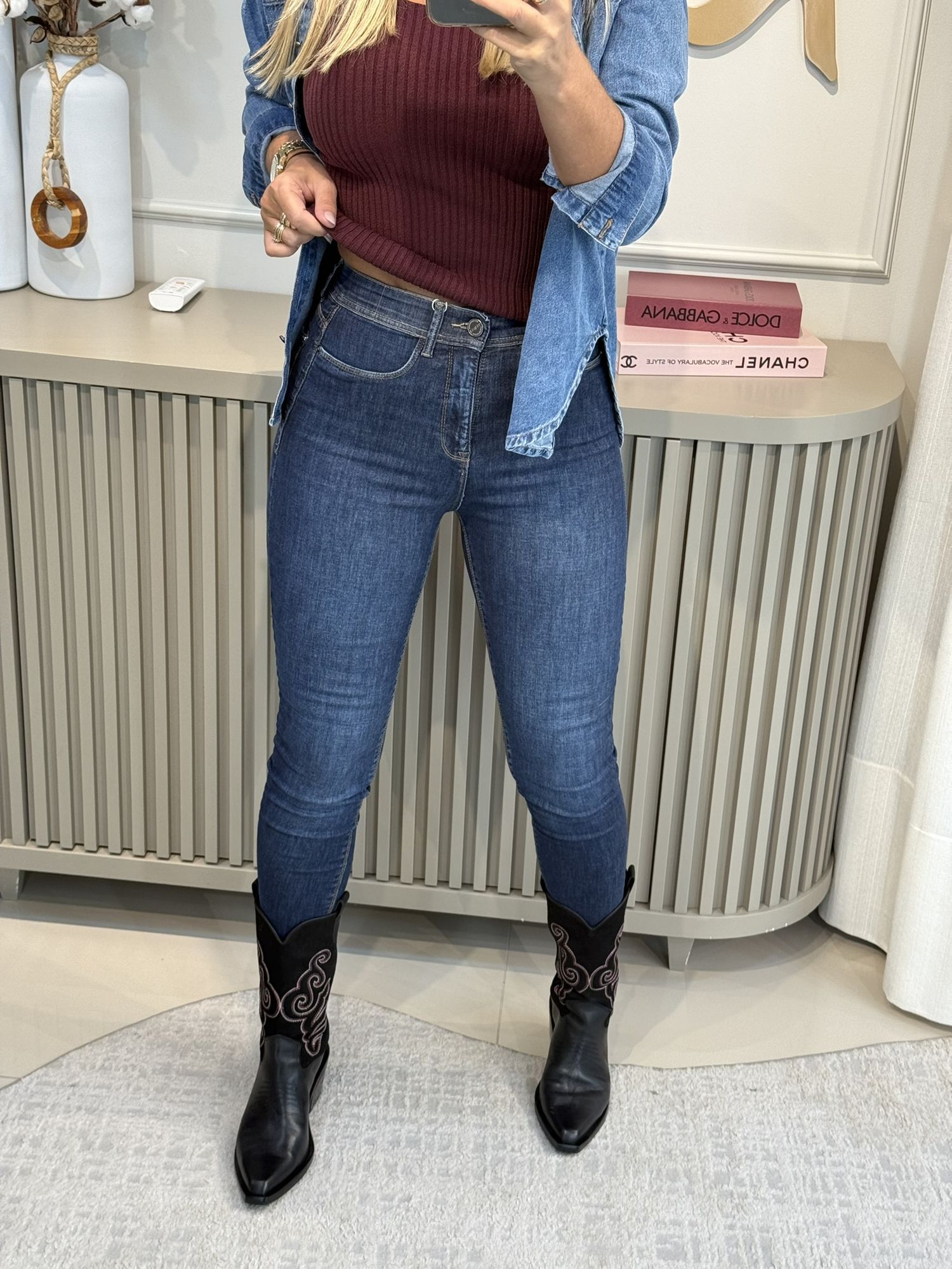 Calça Jeans Skinny Cintura Alta Escura Shaping
