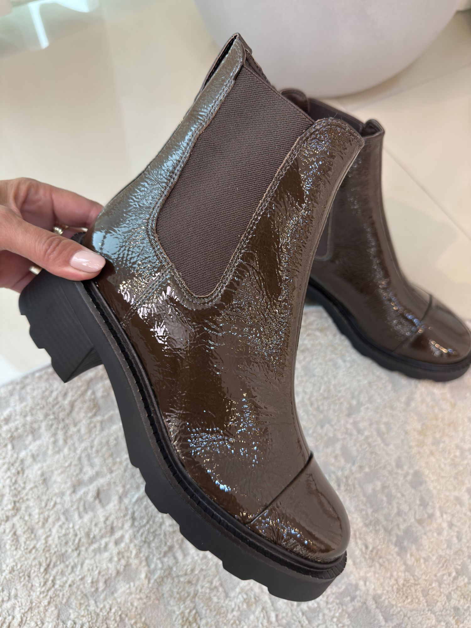 Bota Coturno Chelsea Tratorada Couro Marrom 