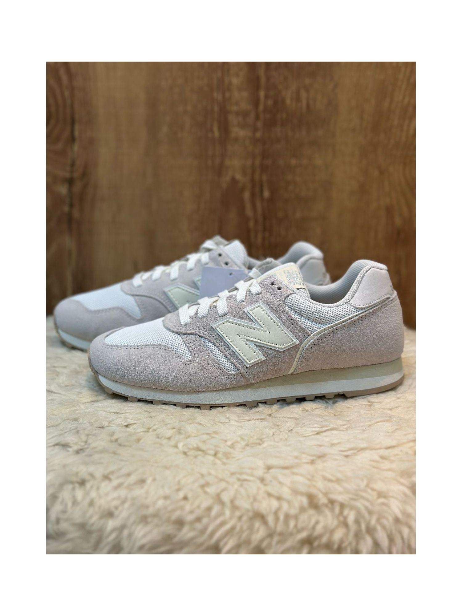 Tênis New Balance 373v2 Off White 