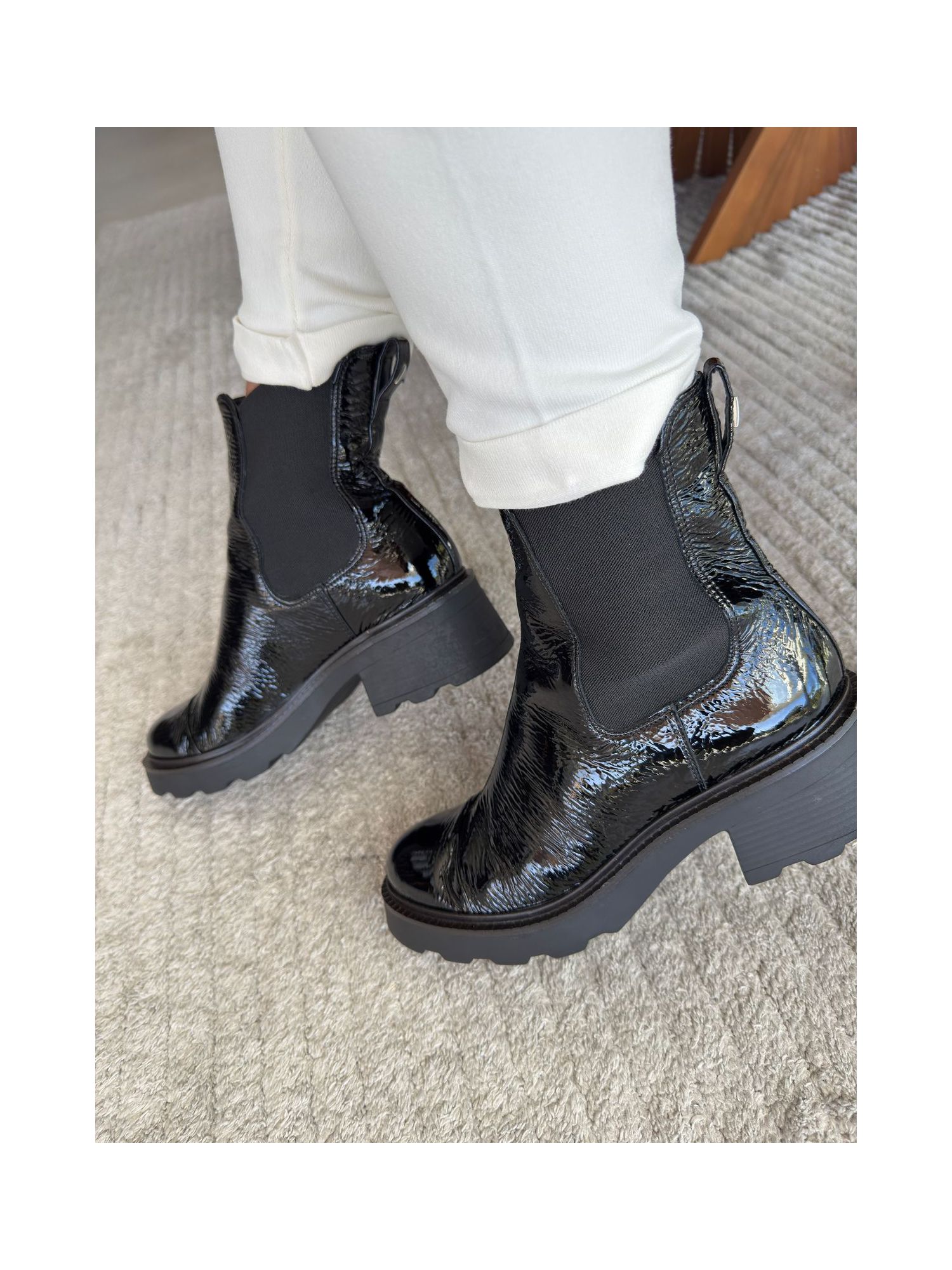 Bota Coturno Chelsea Tratorada Couro Preto Verniz 