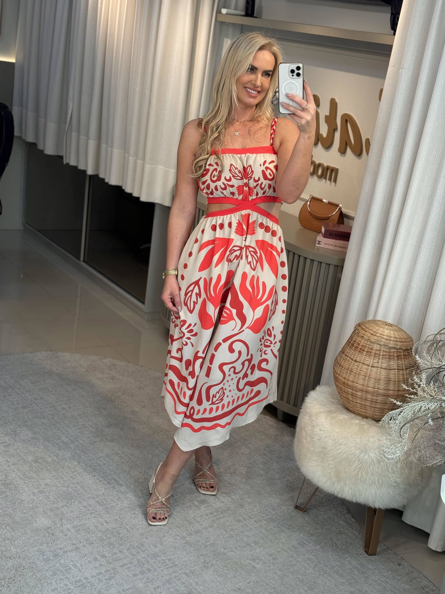 Vestido Midi Estampado com Cut Cintura Bloom 