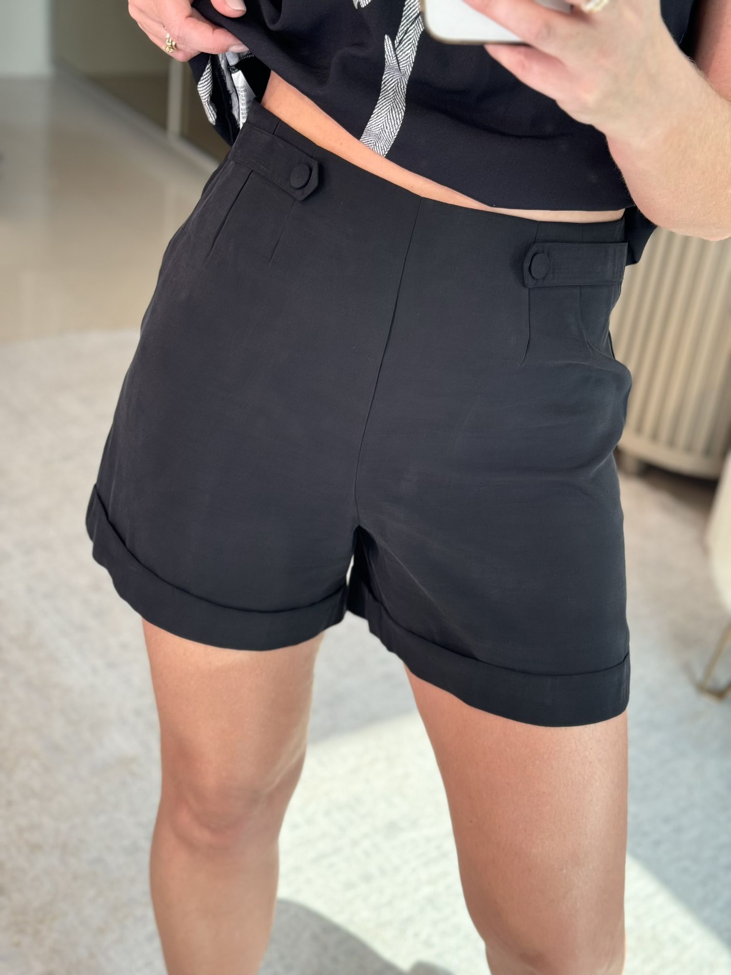 Shorts Alfaiataria Cintura Alta com Martingale Preto