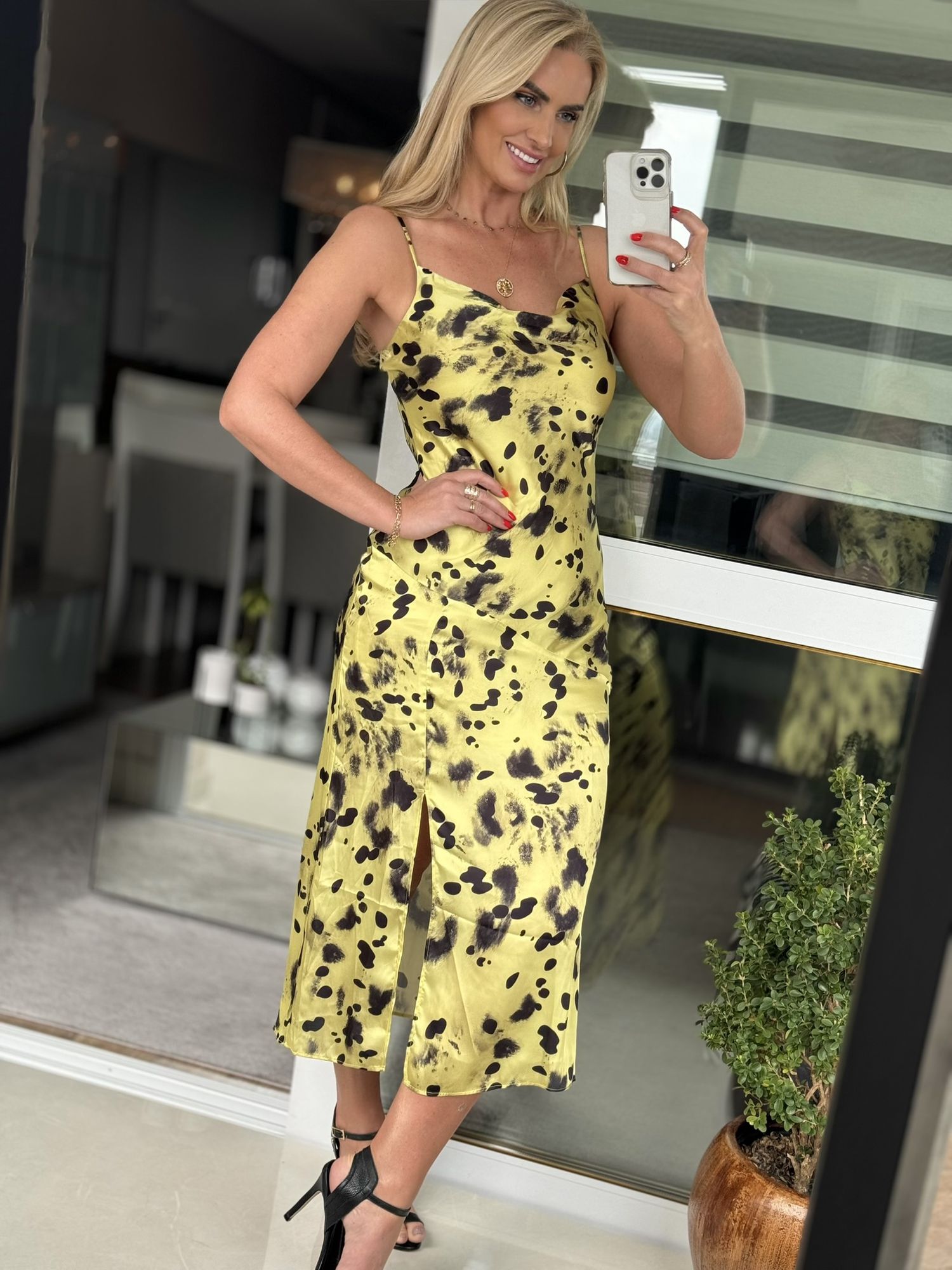 Vestido Midi Estampado em Chiffon com Fenda