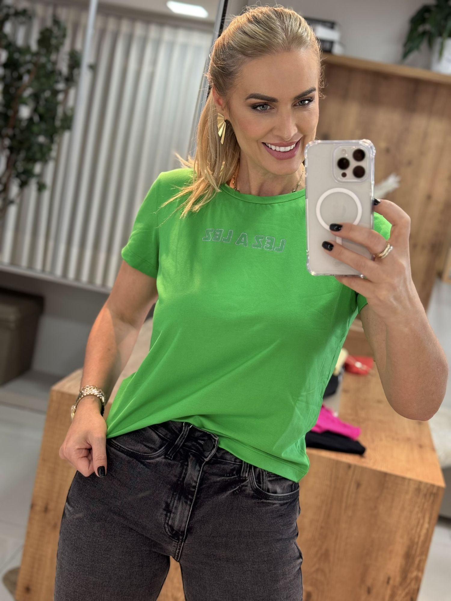 T-shirt em Malha Power com Estampa Efeito Brilho Verde 