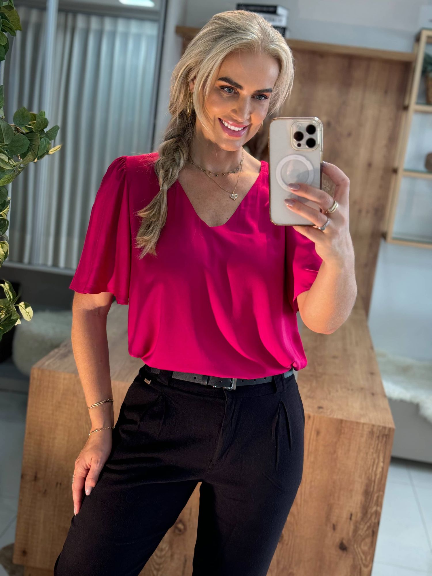 Blusa Manga Flare Ampla com Decote V Rosa 
