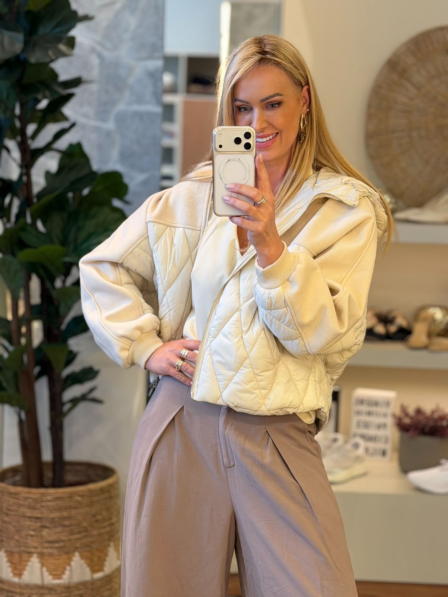 Jaqueta Lez a Lez Acolchoada Puffer De Gola Alta Com Capuz Bege 0403