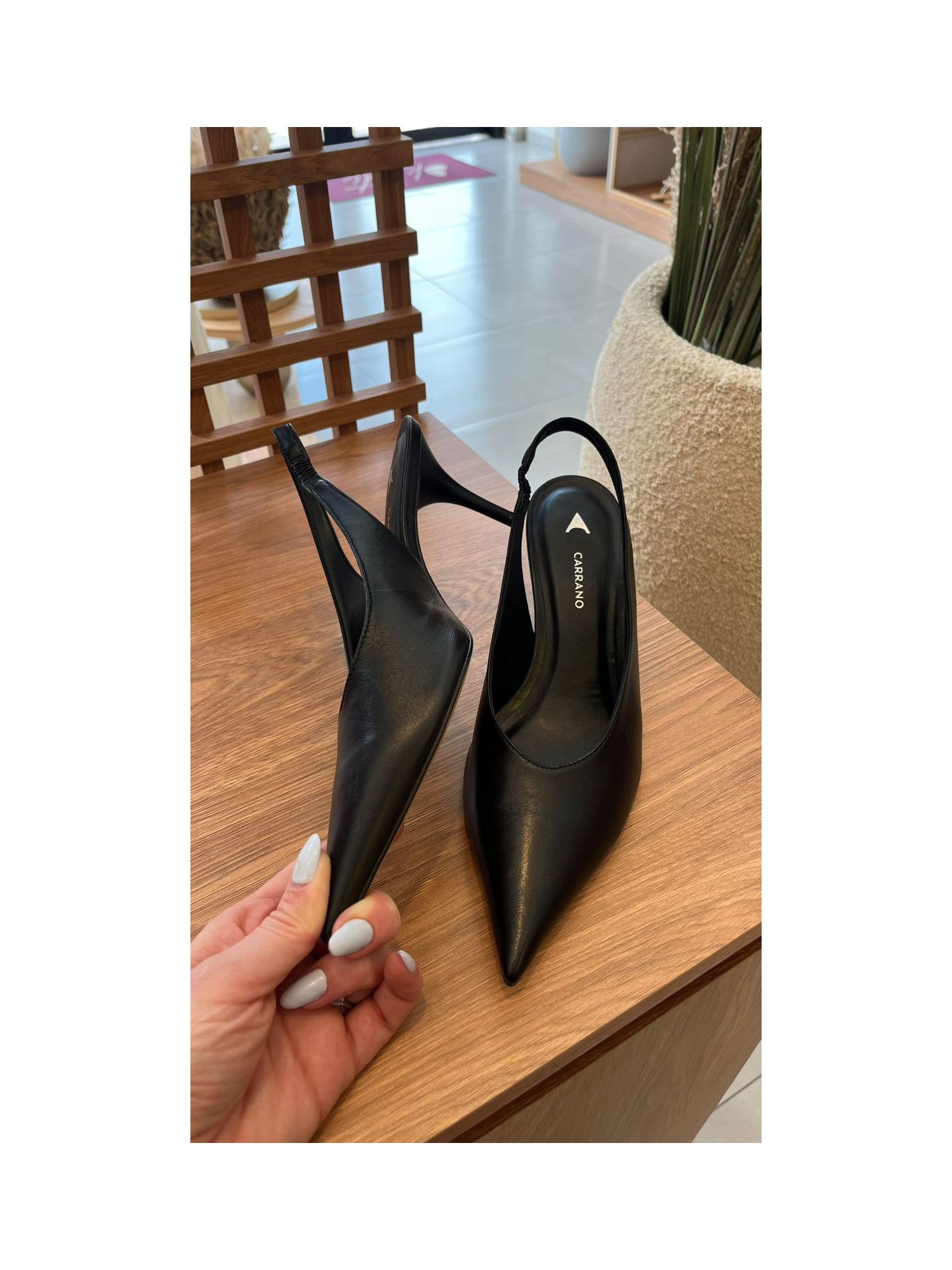 Scarpin Carrano Slingback Salto Fino Couro Preto 1111 