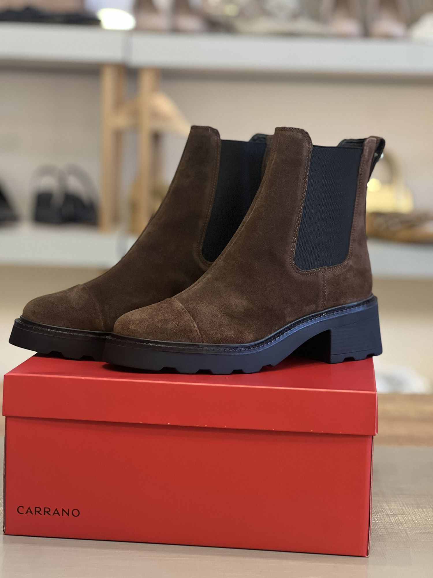 Bota Carrano Coturno Chelsea Tratorada Couro Marrom Suede 