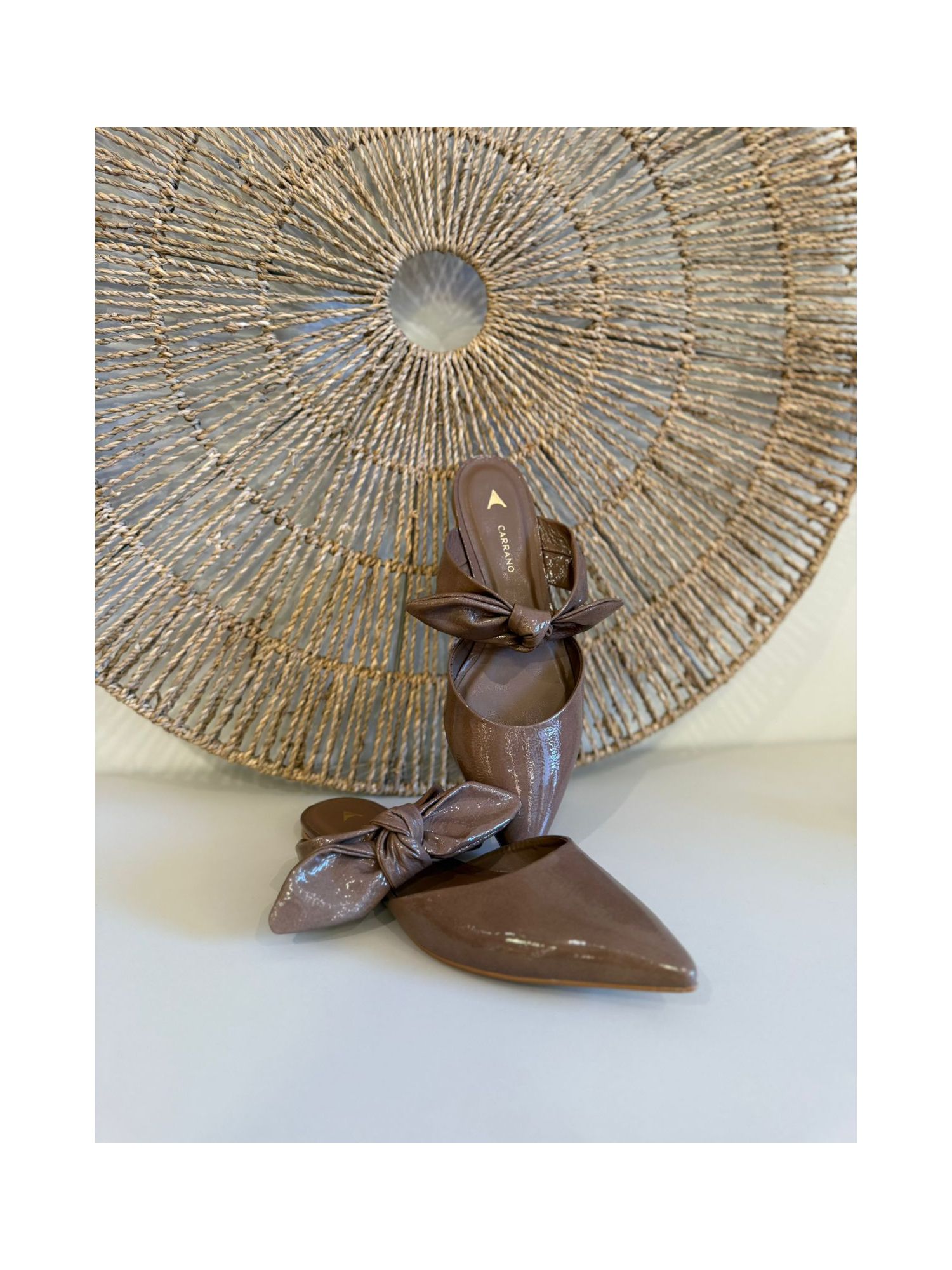 Mule Flat Knot Couro Verniz Mocha 