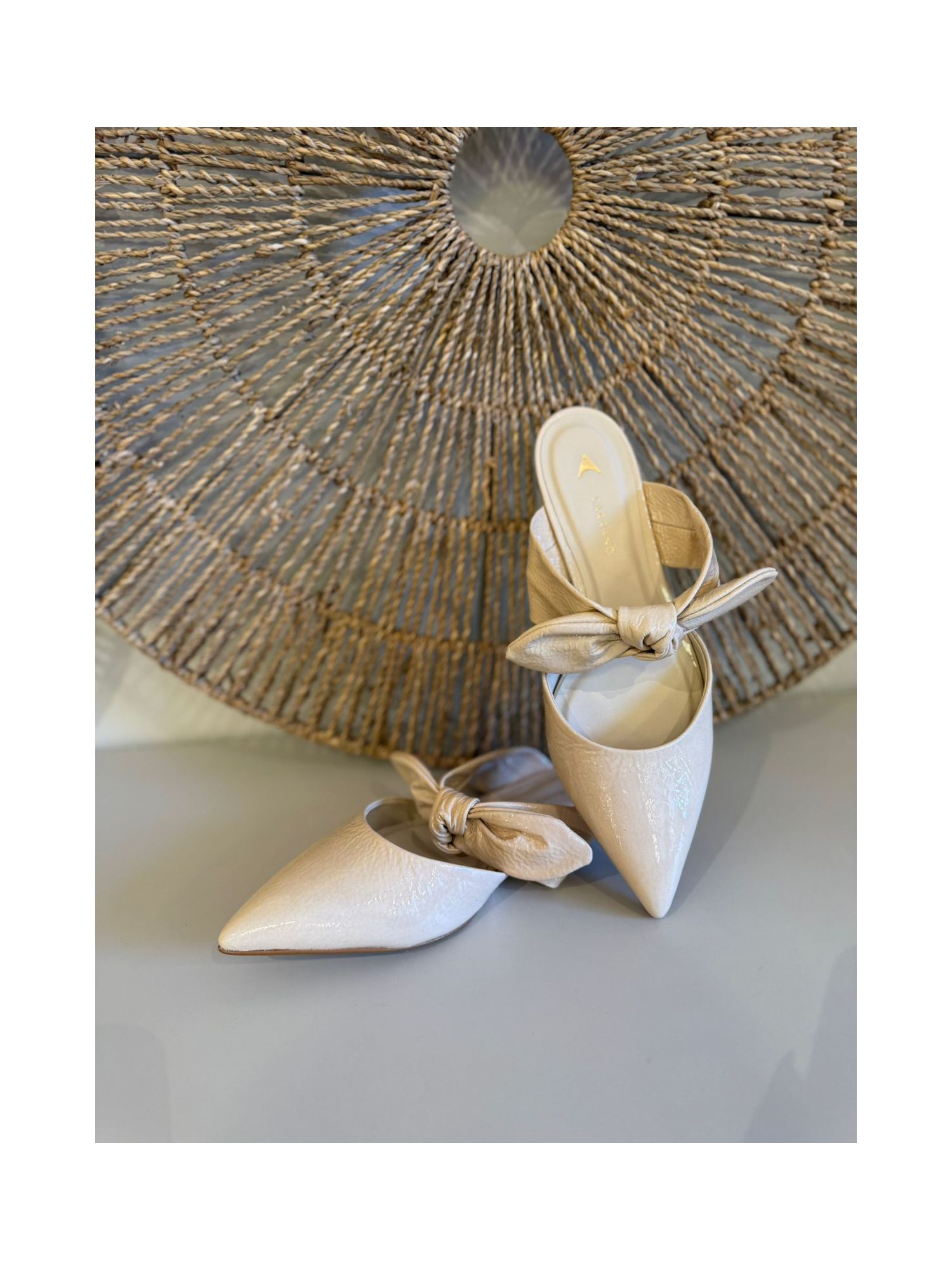 Mule Flat Knot Couro Verniz Off White 