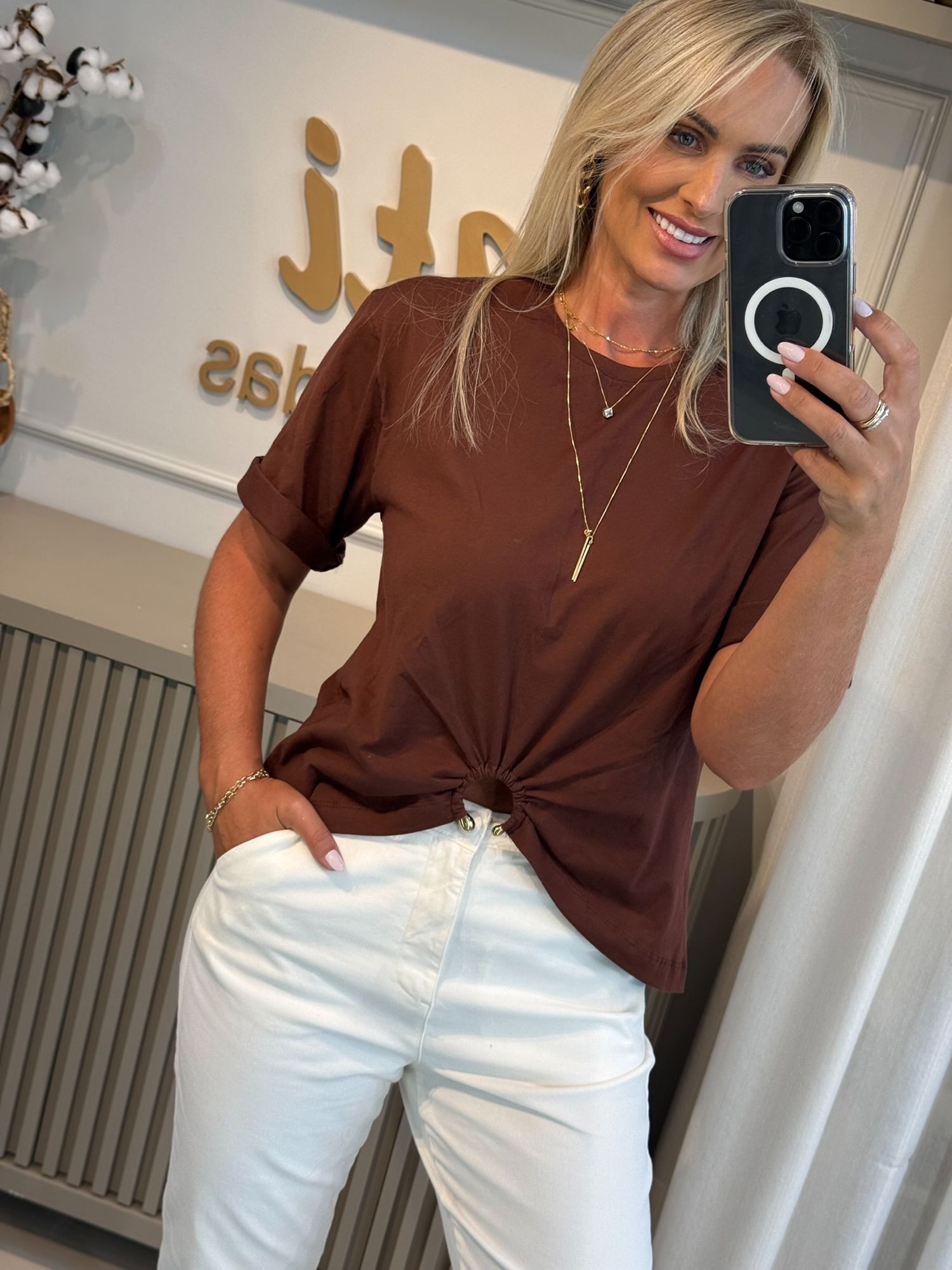 Blusa Em Algodão Com Mangas Médias E Argola Frontal Marrom 