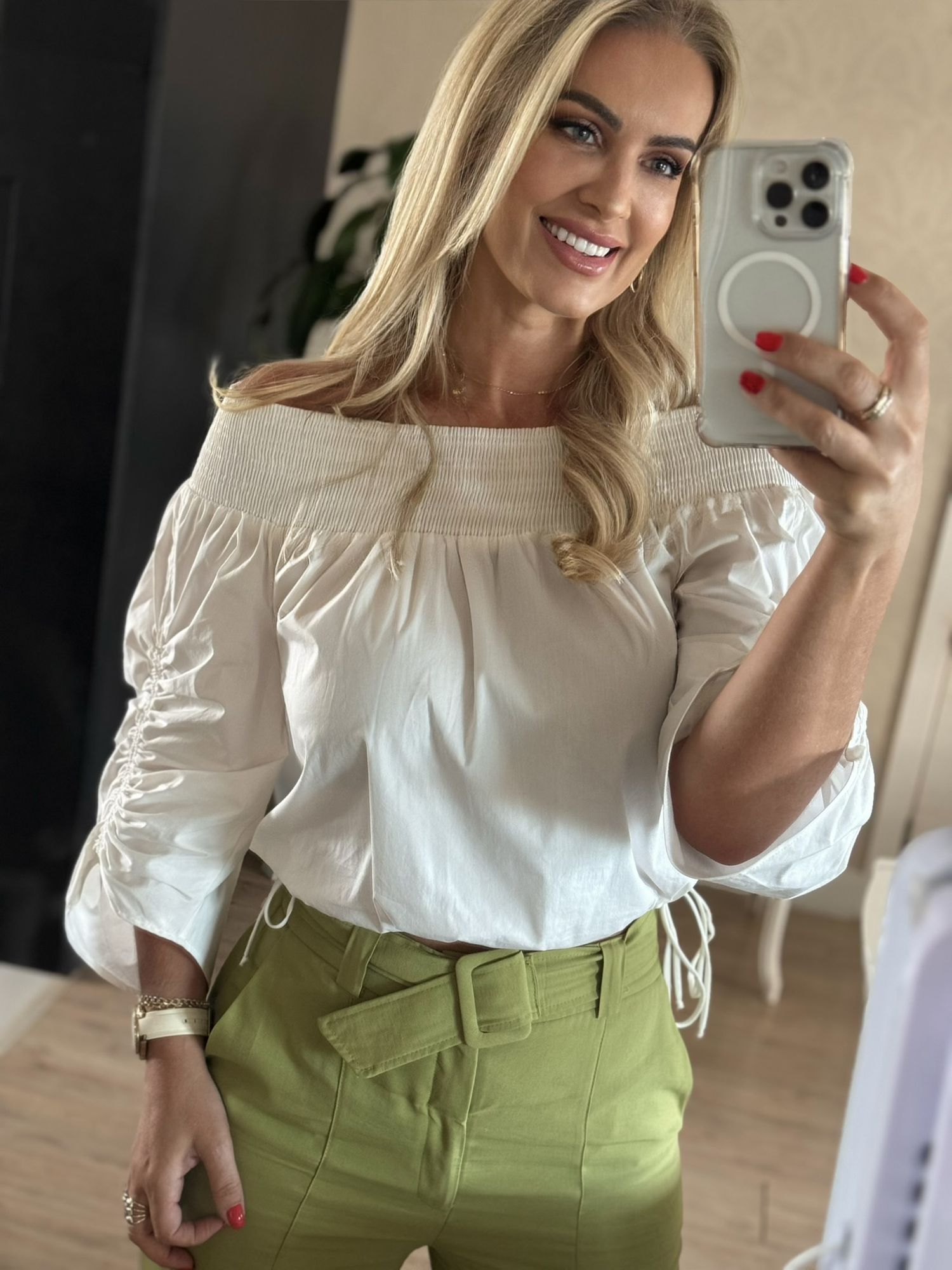 Blusa Morena Rosa Decote Reto Manga Bufante Com Lastex Off White