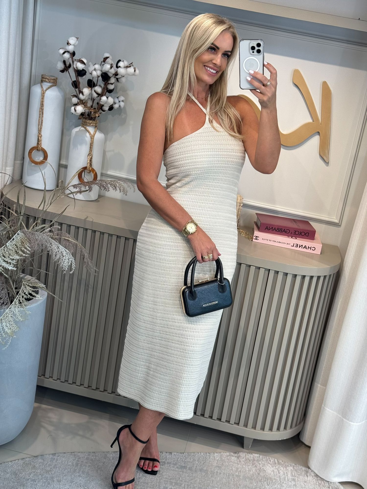 Vestido Midi em Tricô com Decote Frente Única Bege