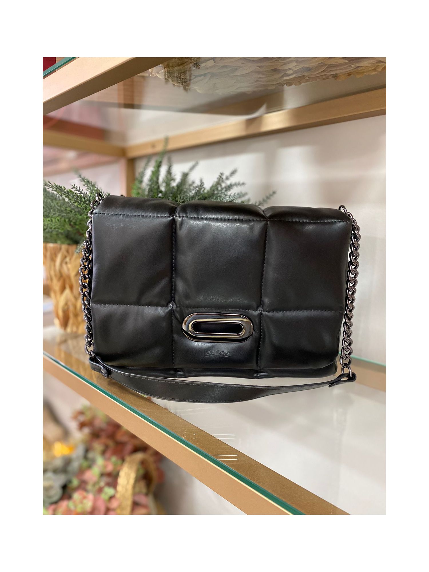 Bolsa Média Matelassê com Alça Corrente Preto