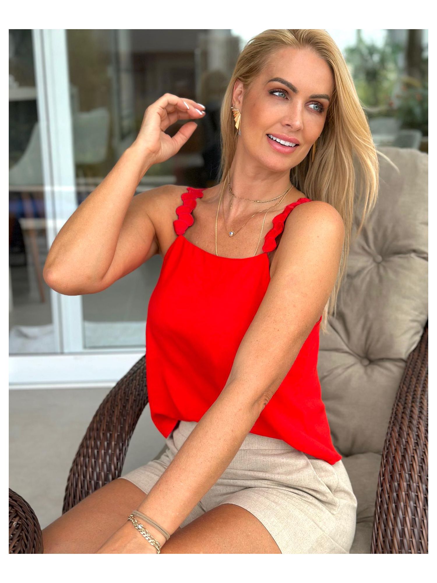Blusa em Crepe com Bordado Conchas nas Alças Vermelho 