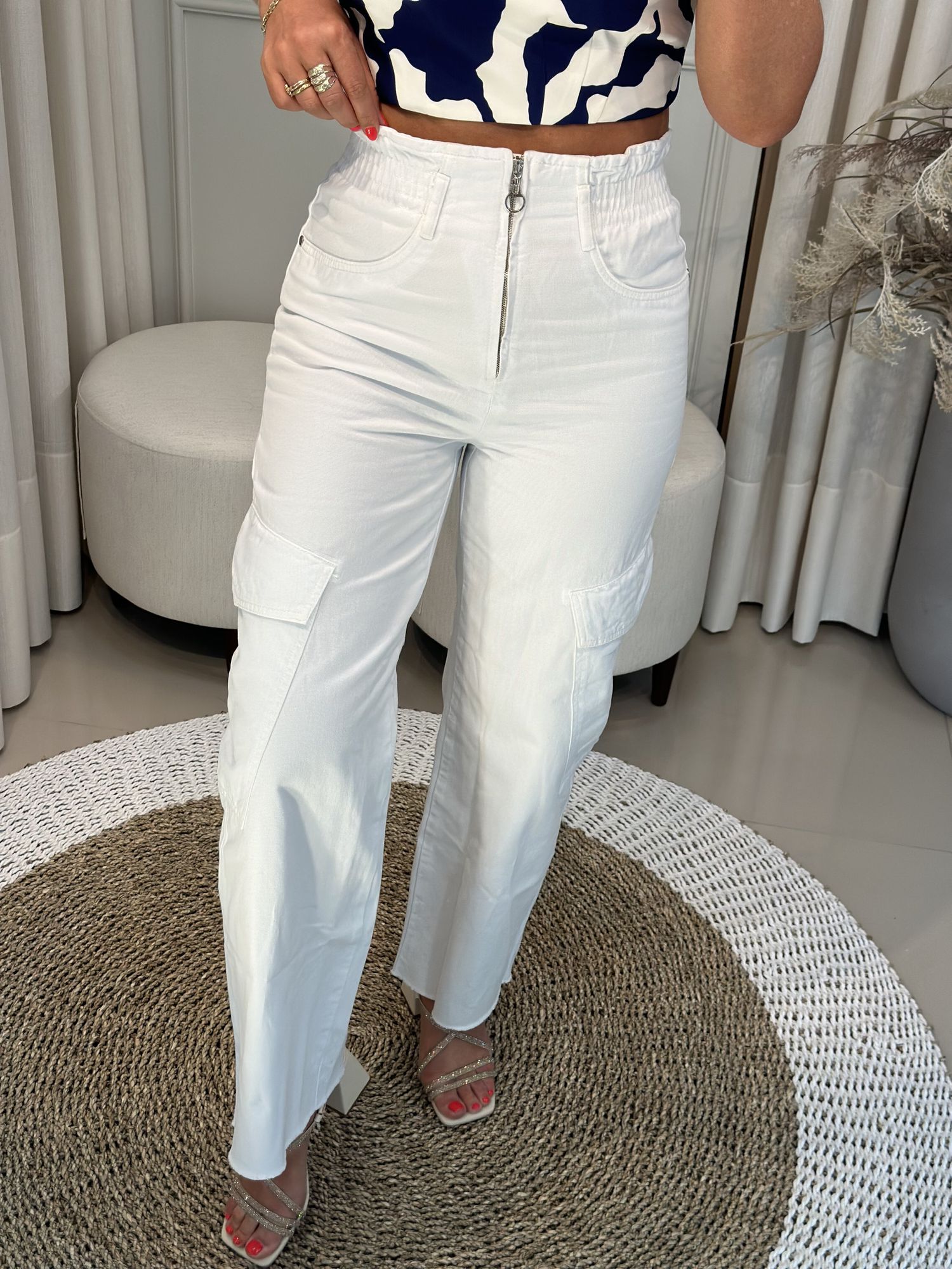 Calça Wide Leg Morena Rosa Com Cós Alto e Bolso Sobreposto 