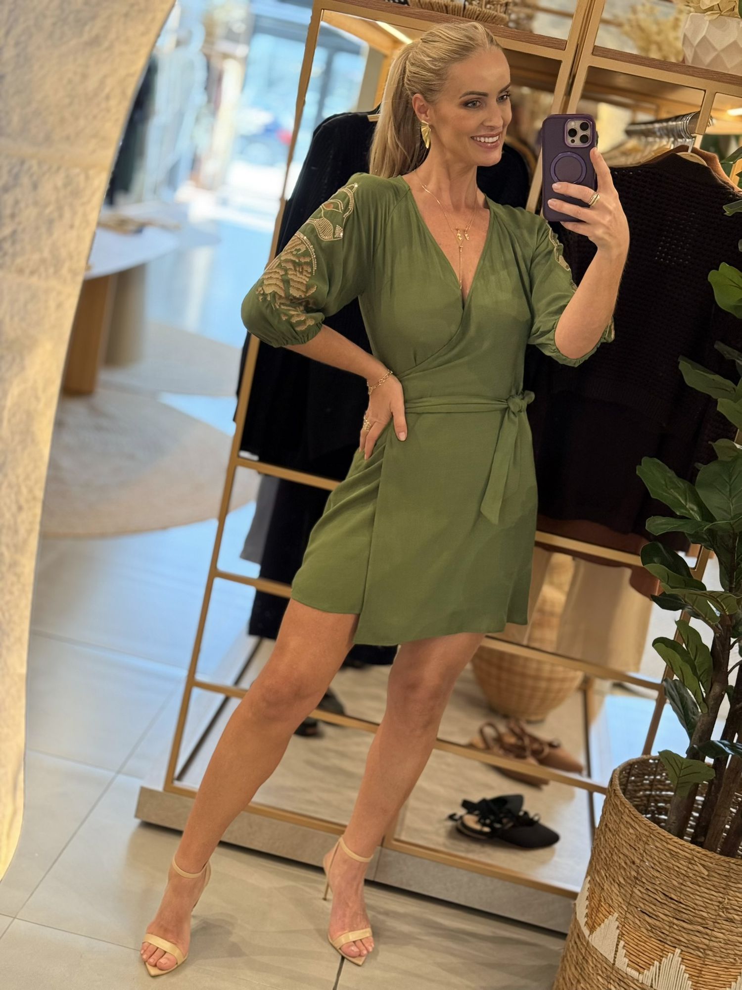 Vestido Curto Transpassado Com Mangas Bordadas E Amarração Verde 2409