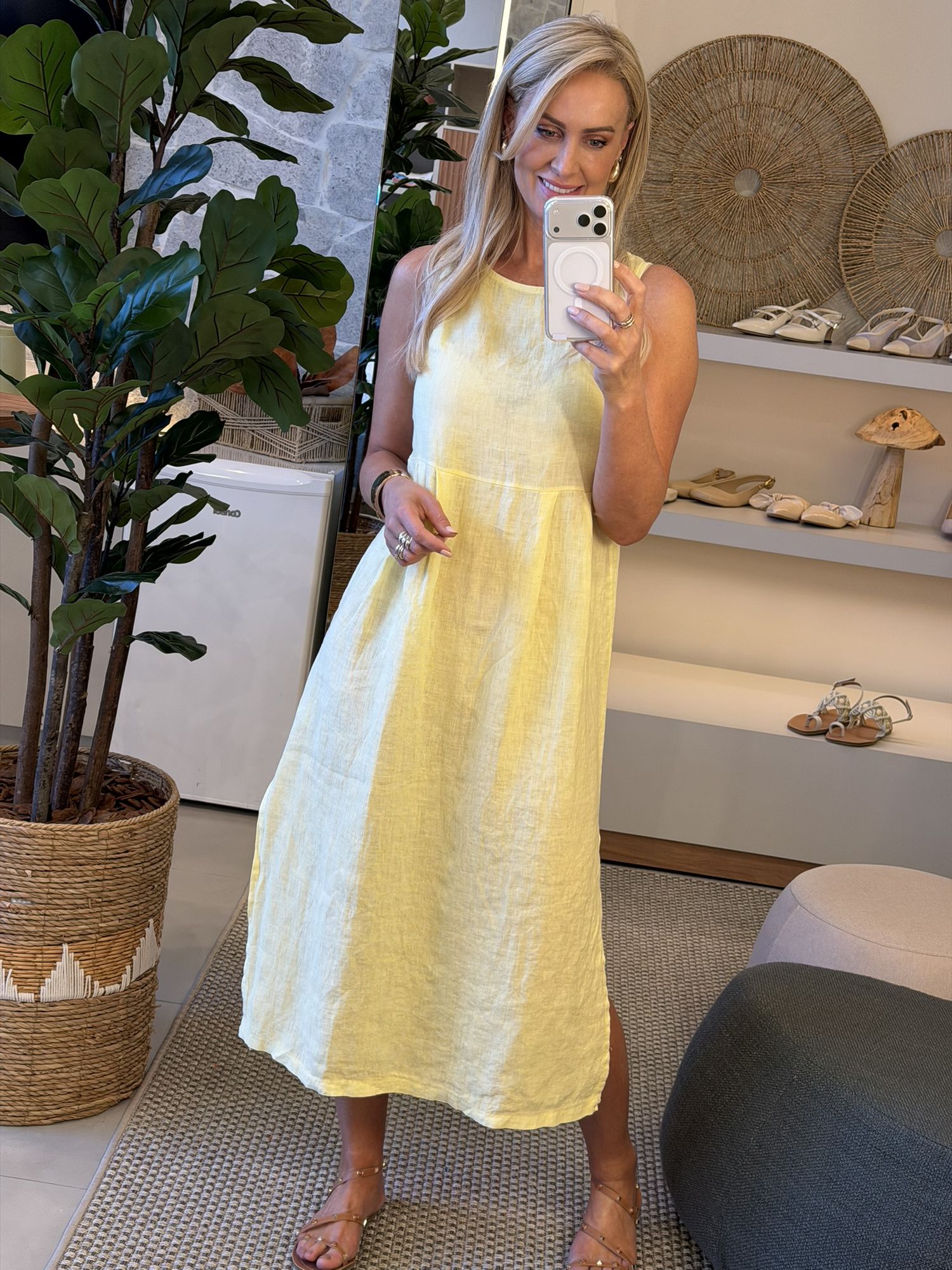 Vestido Regata Em Linho 100% Italiano Reto Com Corte no Busto Amarelo 1812