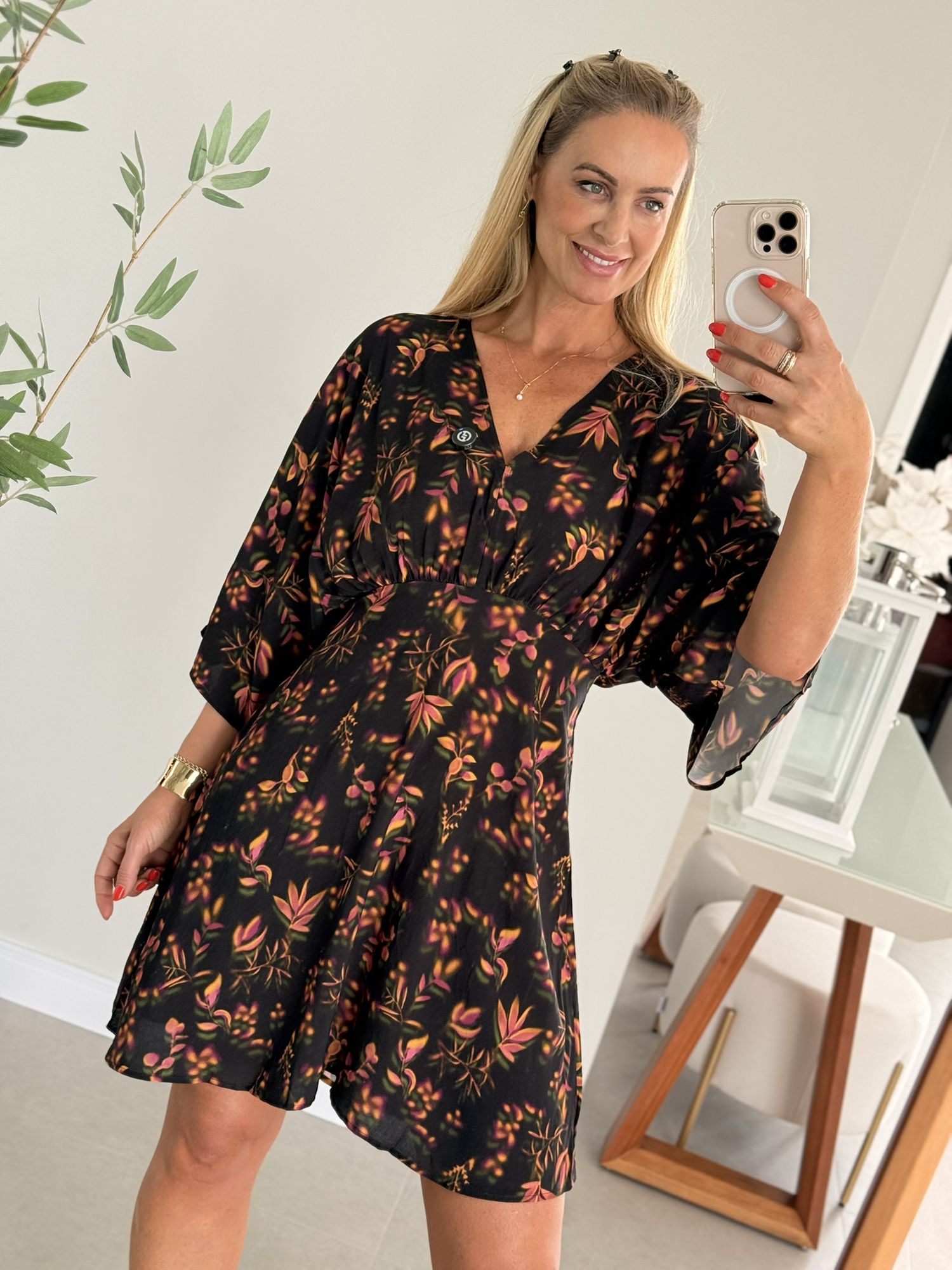 Vestido Lez a Lez Estampado Curto Em Decote V Preto 1310 