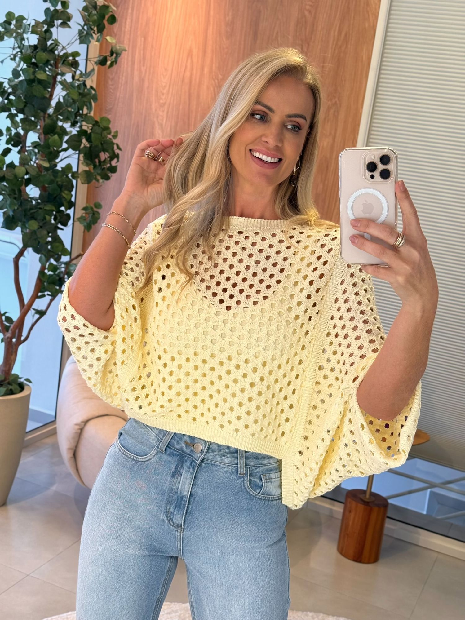 Blusa Le Bongã Ampla Com Pontos Vazados Amarelo 2110