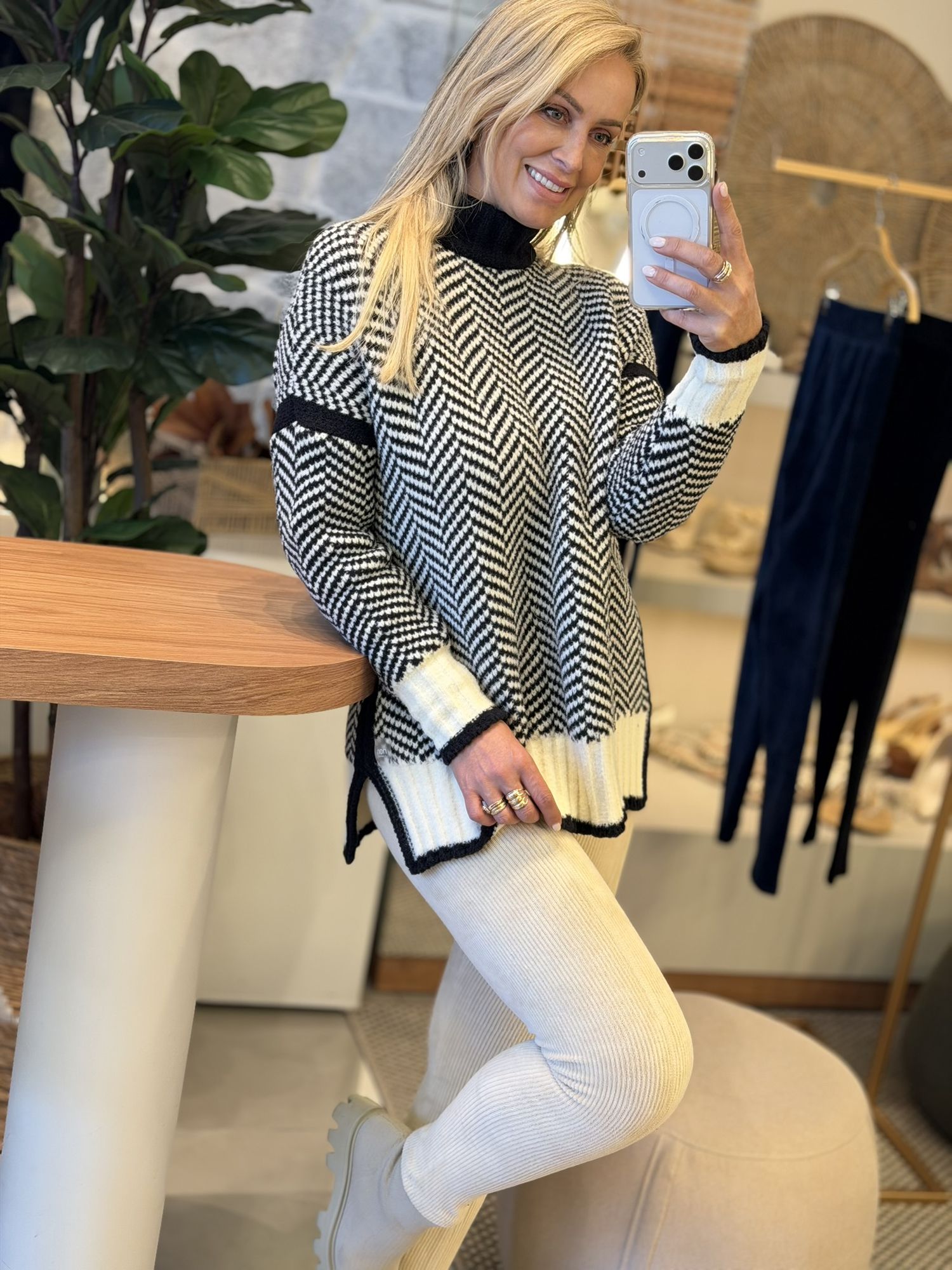 Blusa Nori Fio Nuvem Com Gola Preto 0801