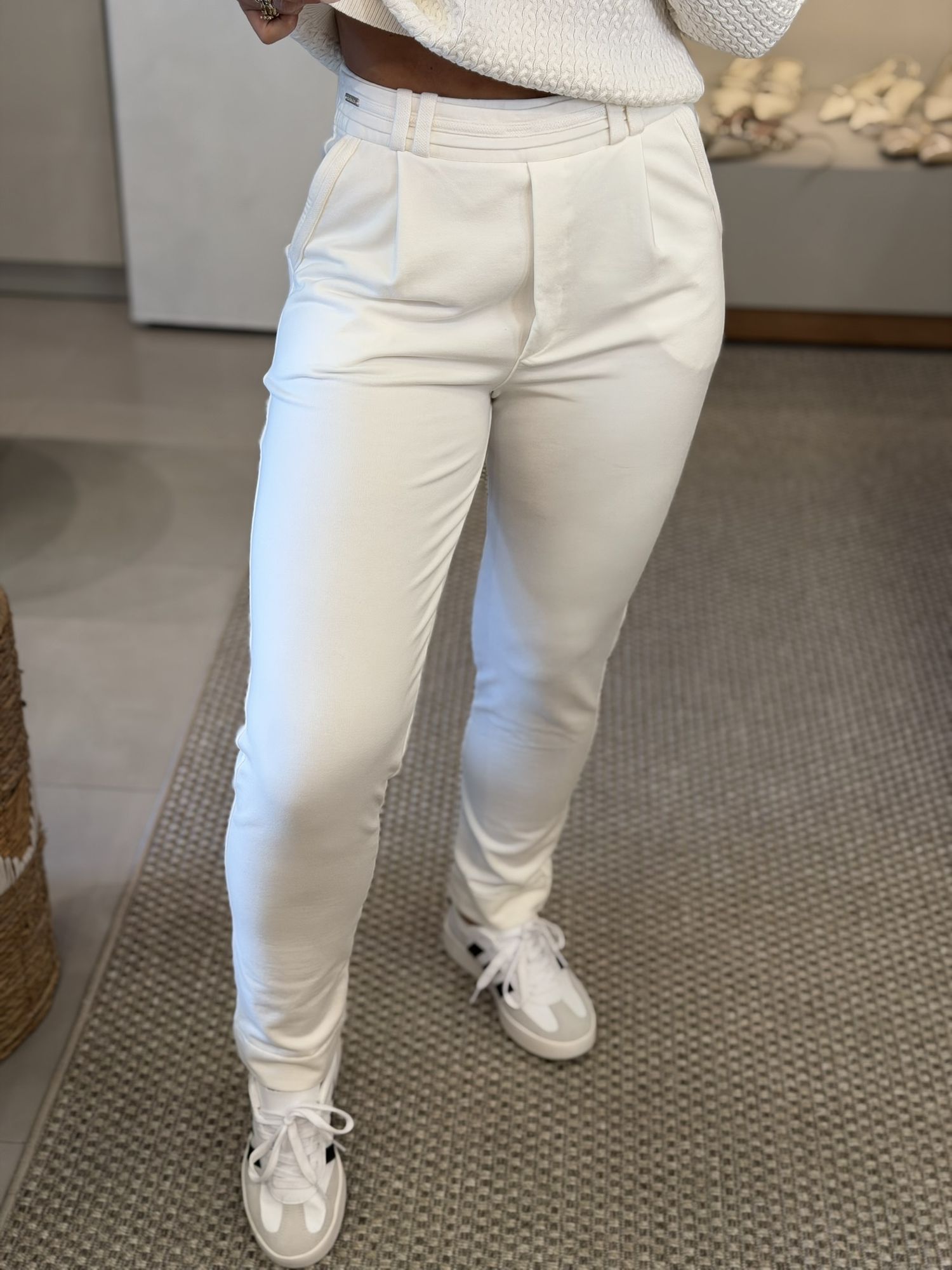 Calça Biamar Com Detalhe No Cós Elástico Na Cintura Off White