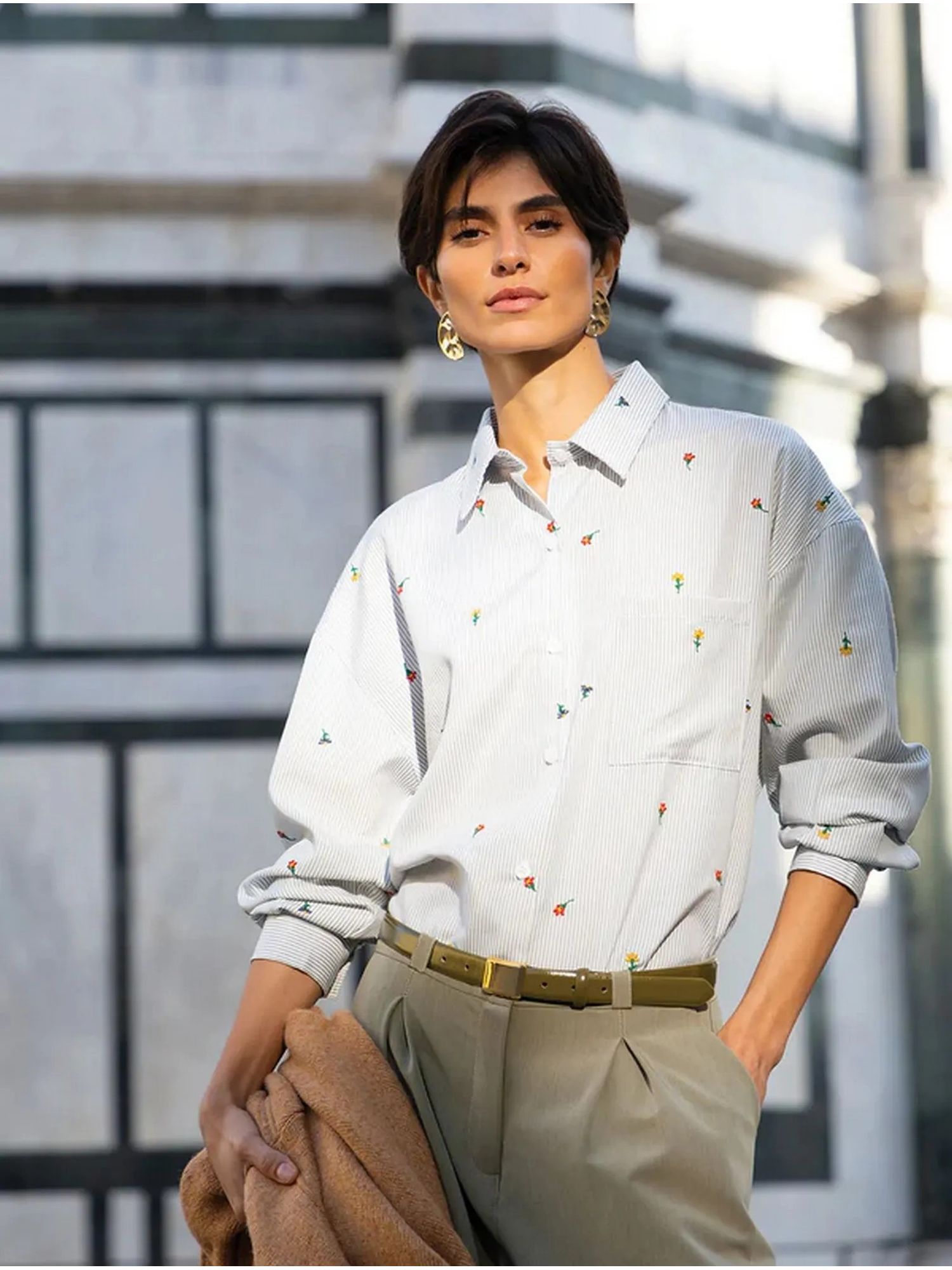 Camisa Biamar Bordada Com Fendas Laterais Verde 1301 