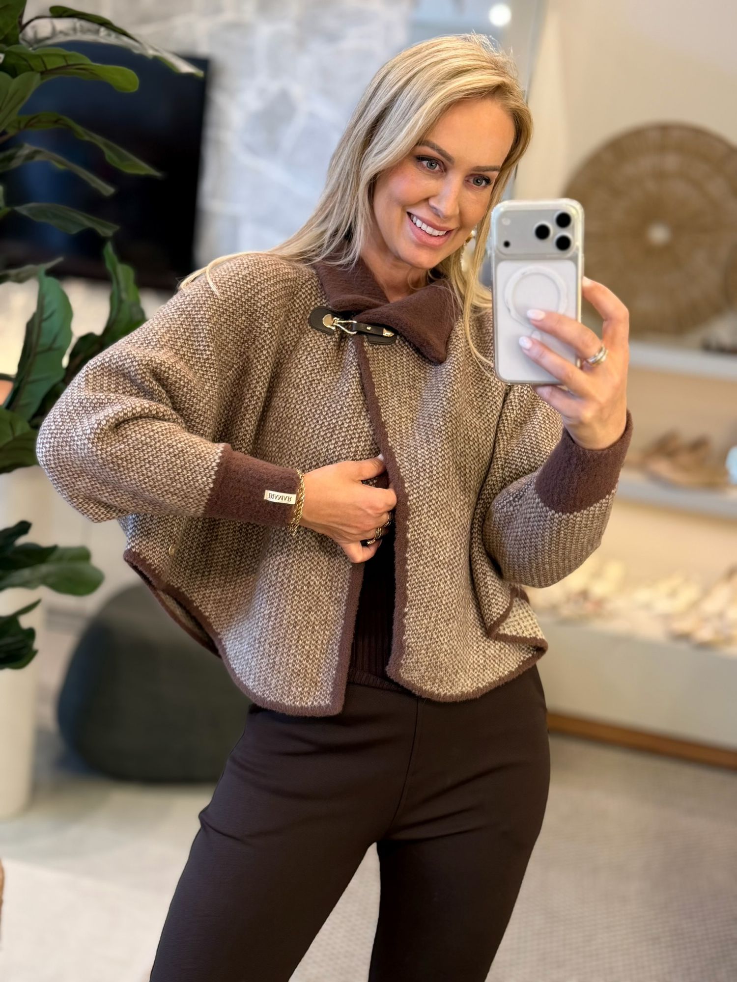 Capa Biamar Curta Com Manga Marrom Escuro 1501