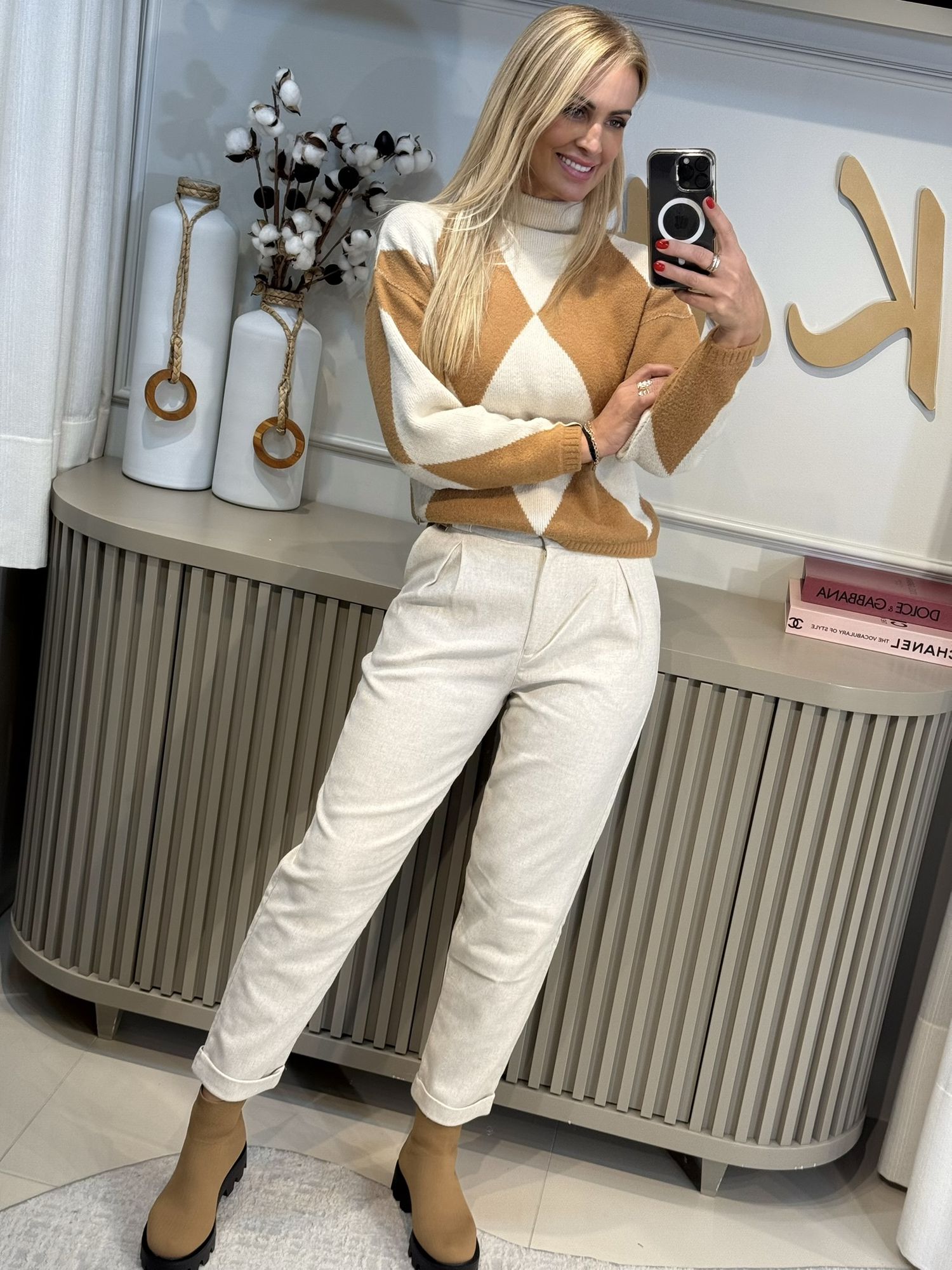 Blusa Biamar Geométrica Com Gola Rolê Caramelo 3005