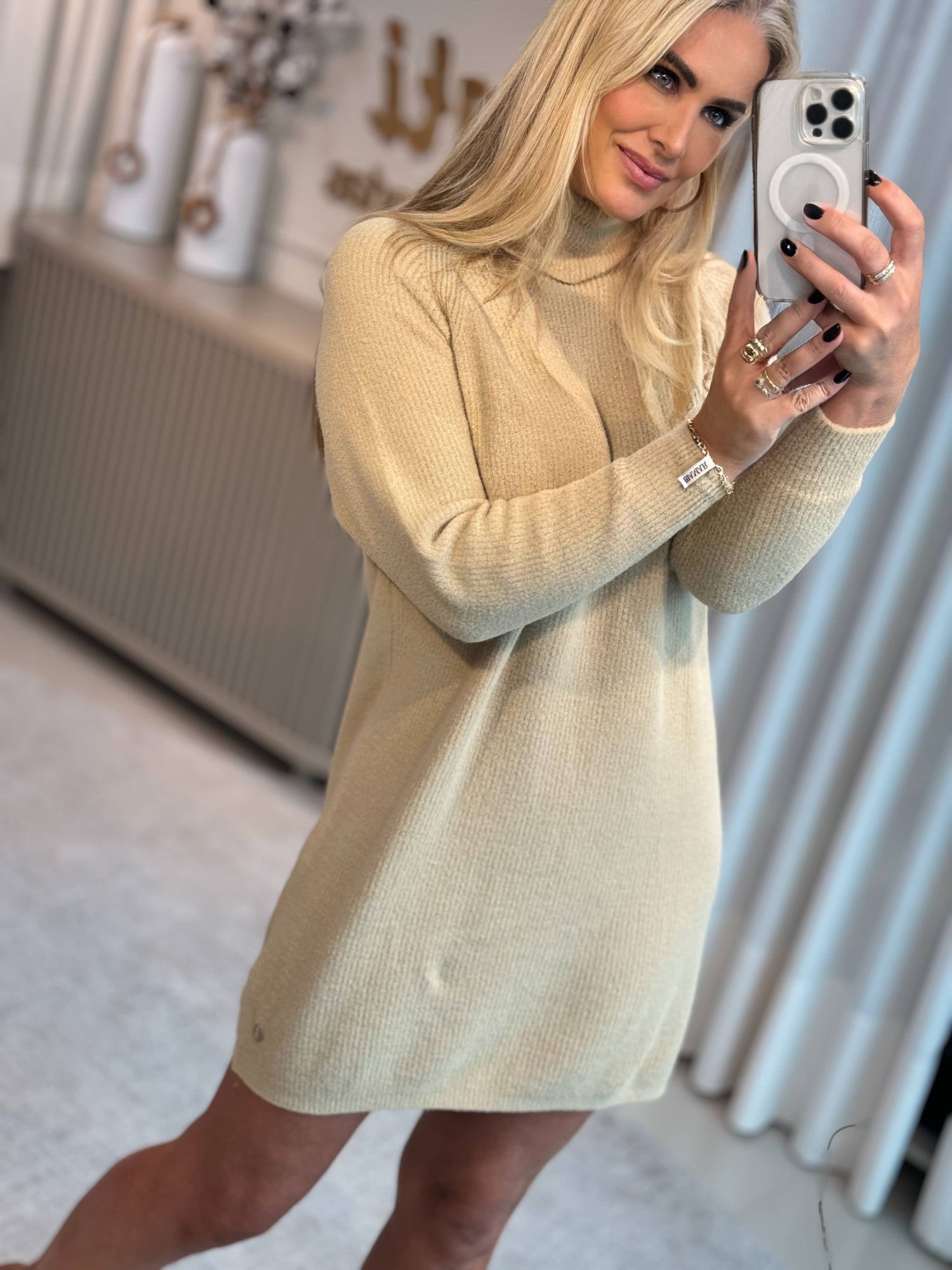 Vestido Biamar Em Fio Pluma Bege 