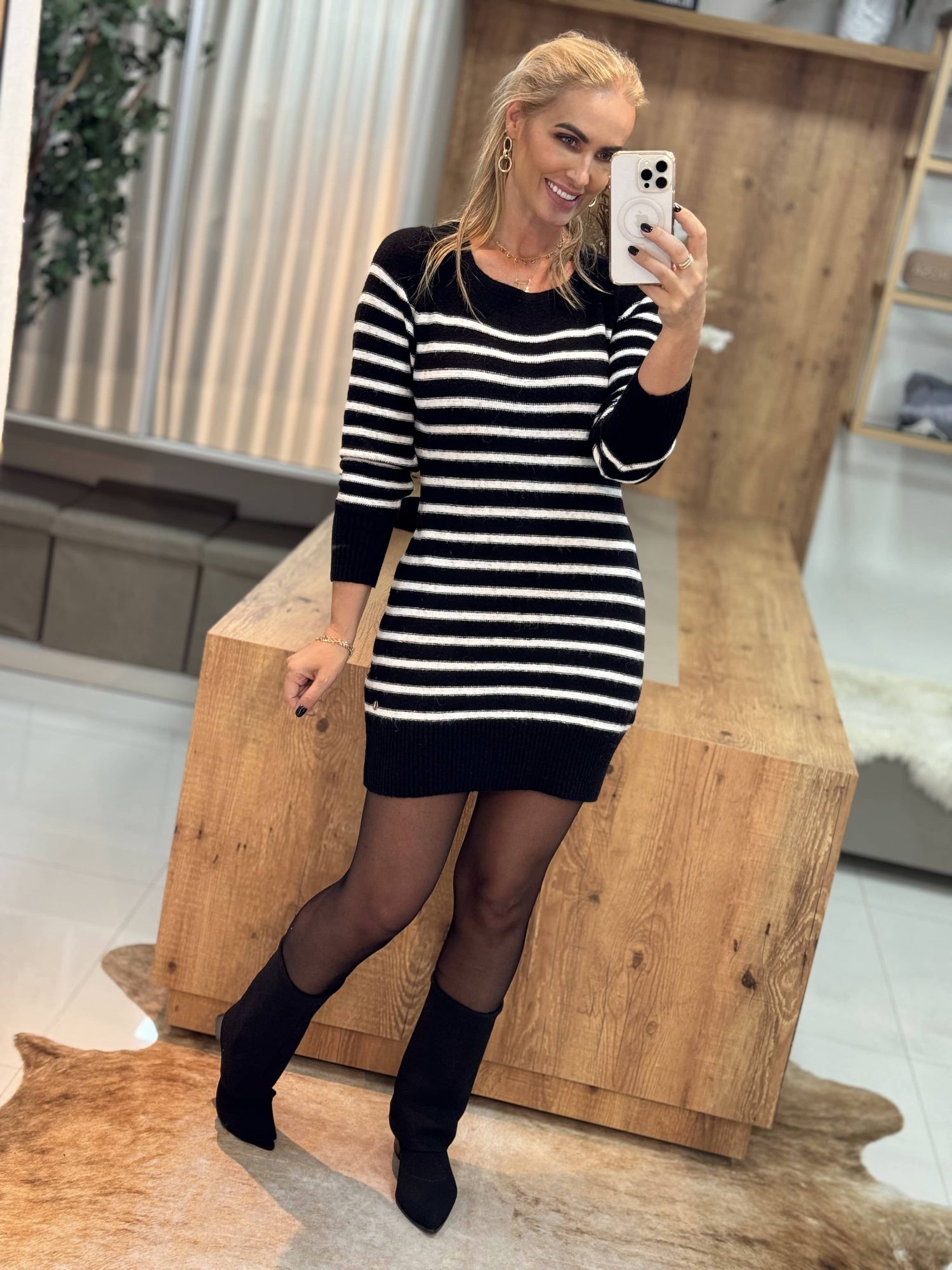 Vestido Biamar Curto Com Listras Preto