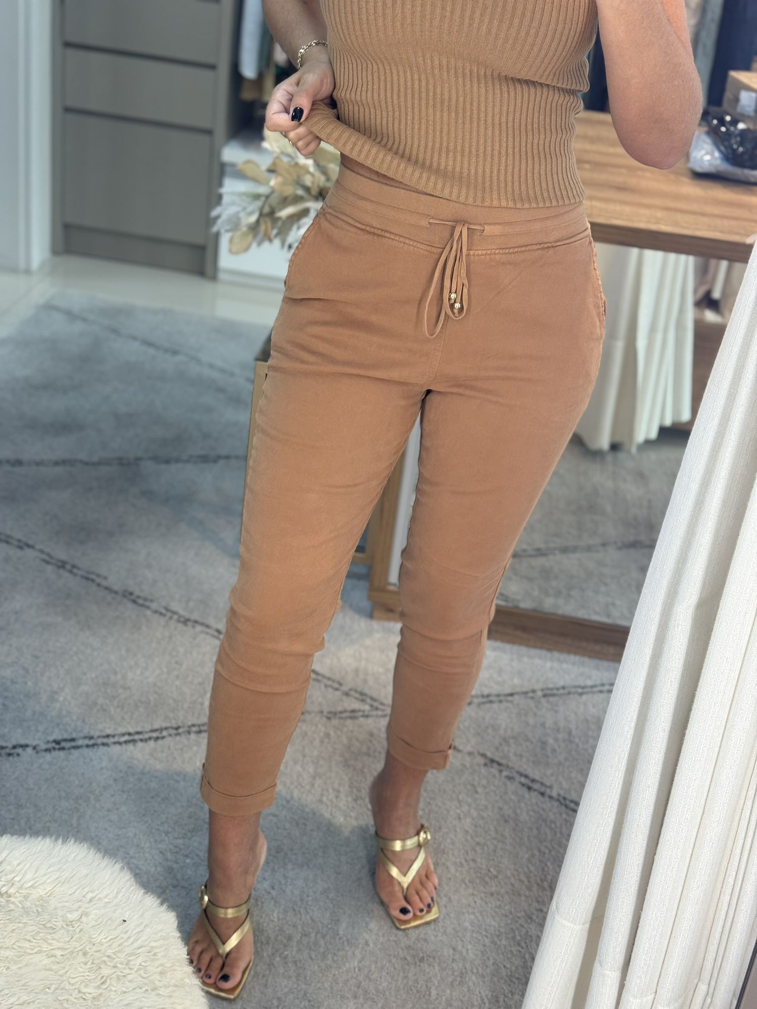 Calça De Sarja Com Cordão Caramelo