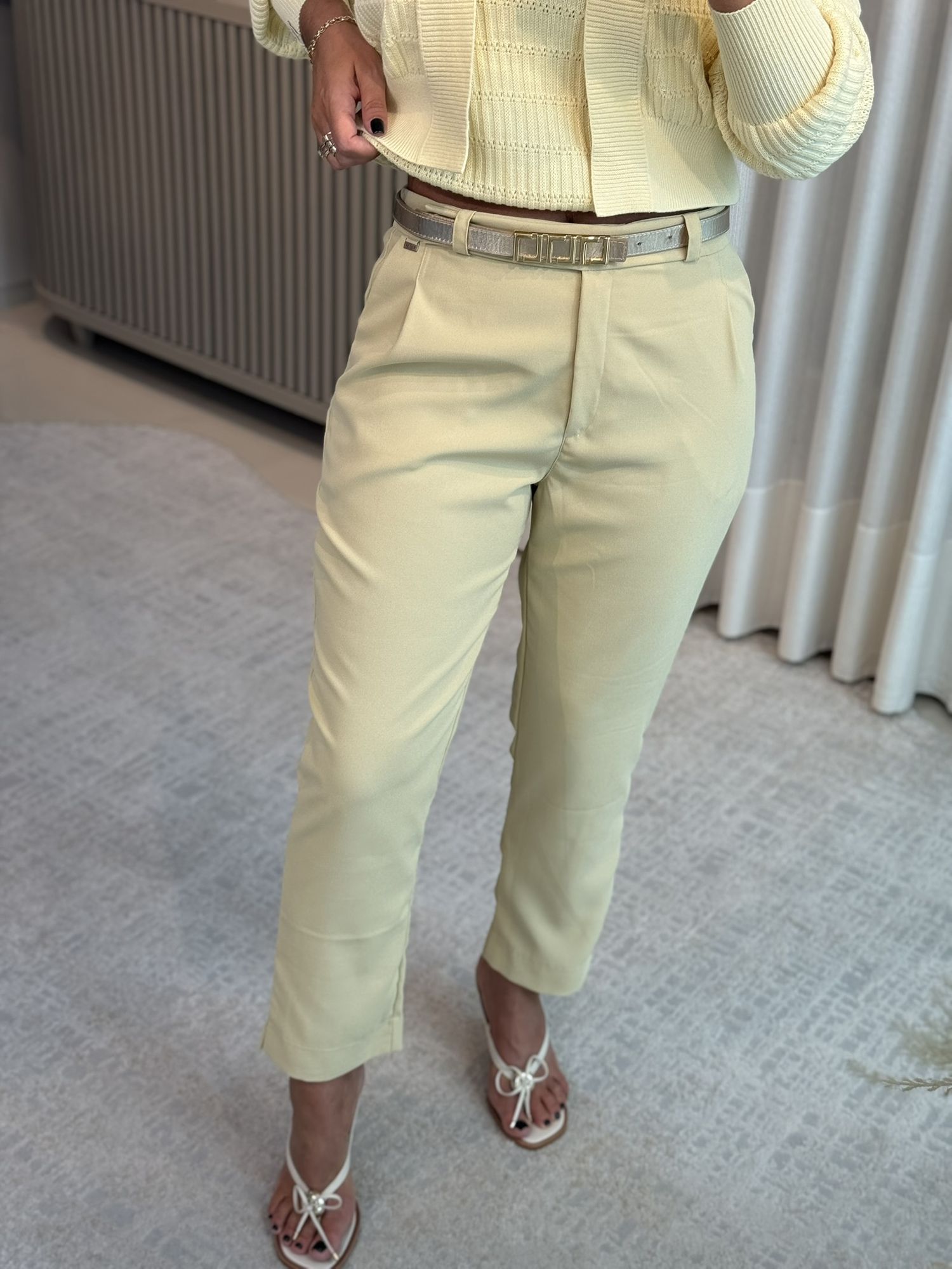 Calça Biamar Com Fechamento Em Botão Amarelo