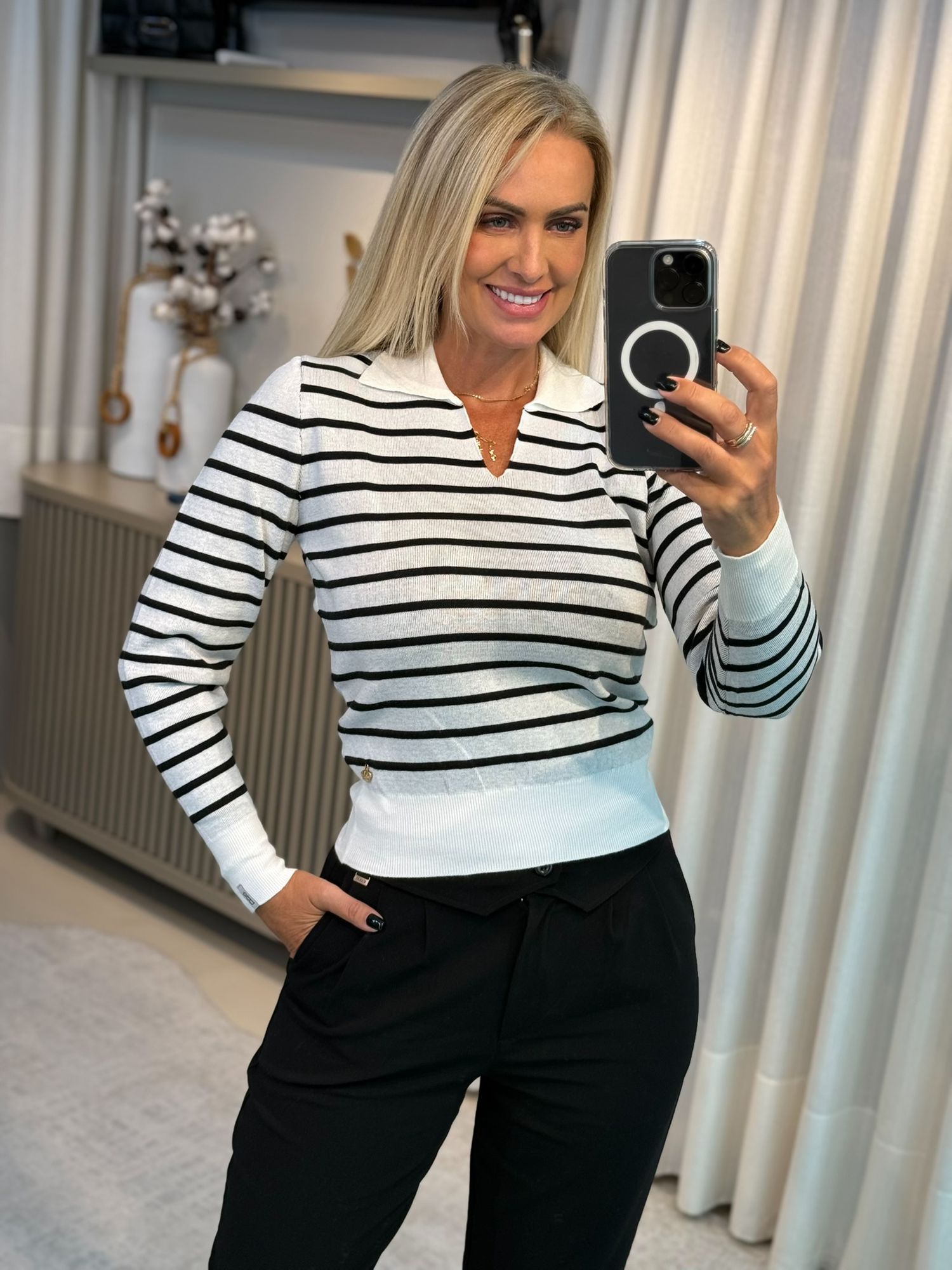 Blusa Abenção Com Gola Polo E Decote V Off White 