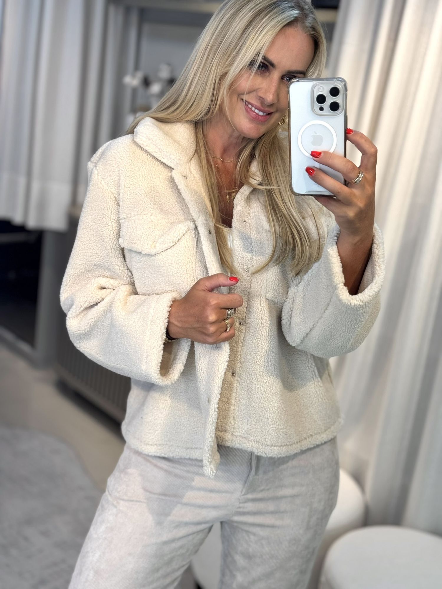 Casaco Biamar Carneirinho Com Bolso Bege