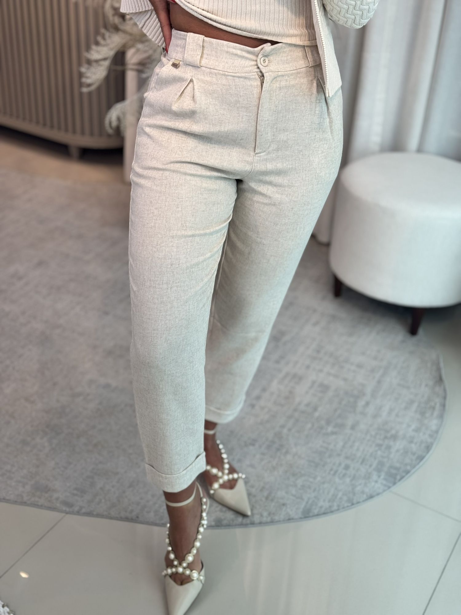 Calça Biamar De Linho Com Pregas Bege 