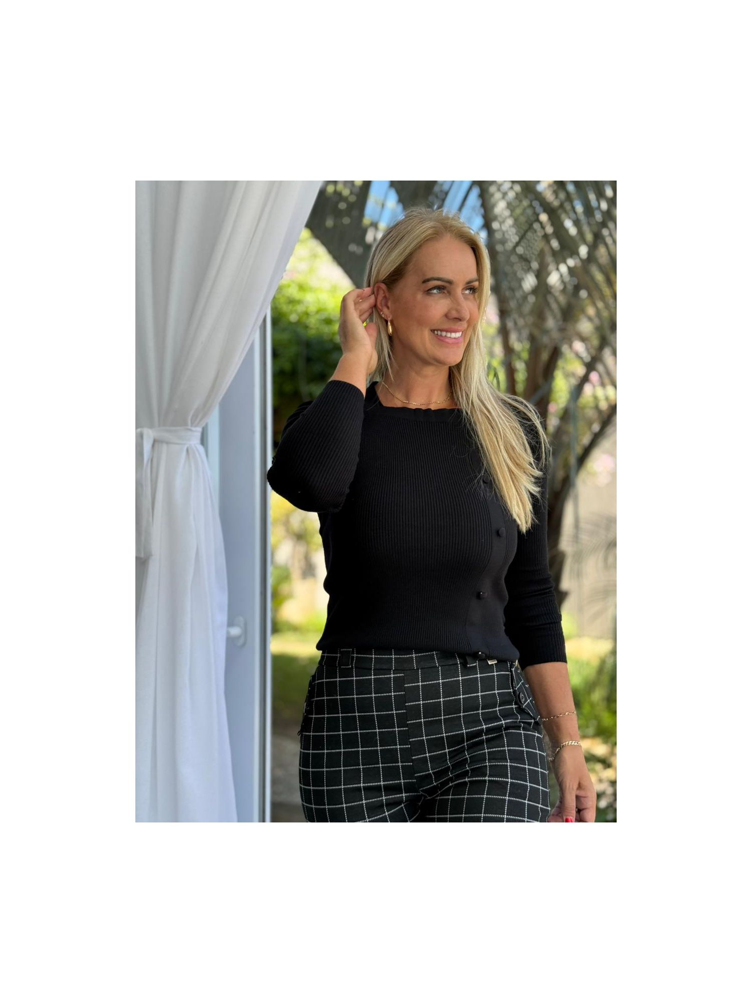 Blusa Biamar Canelada Com Decote Quadrado Preto