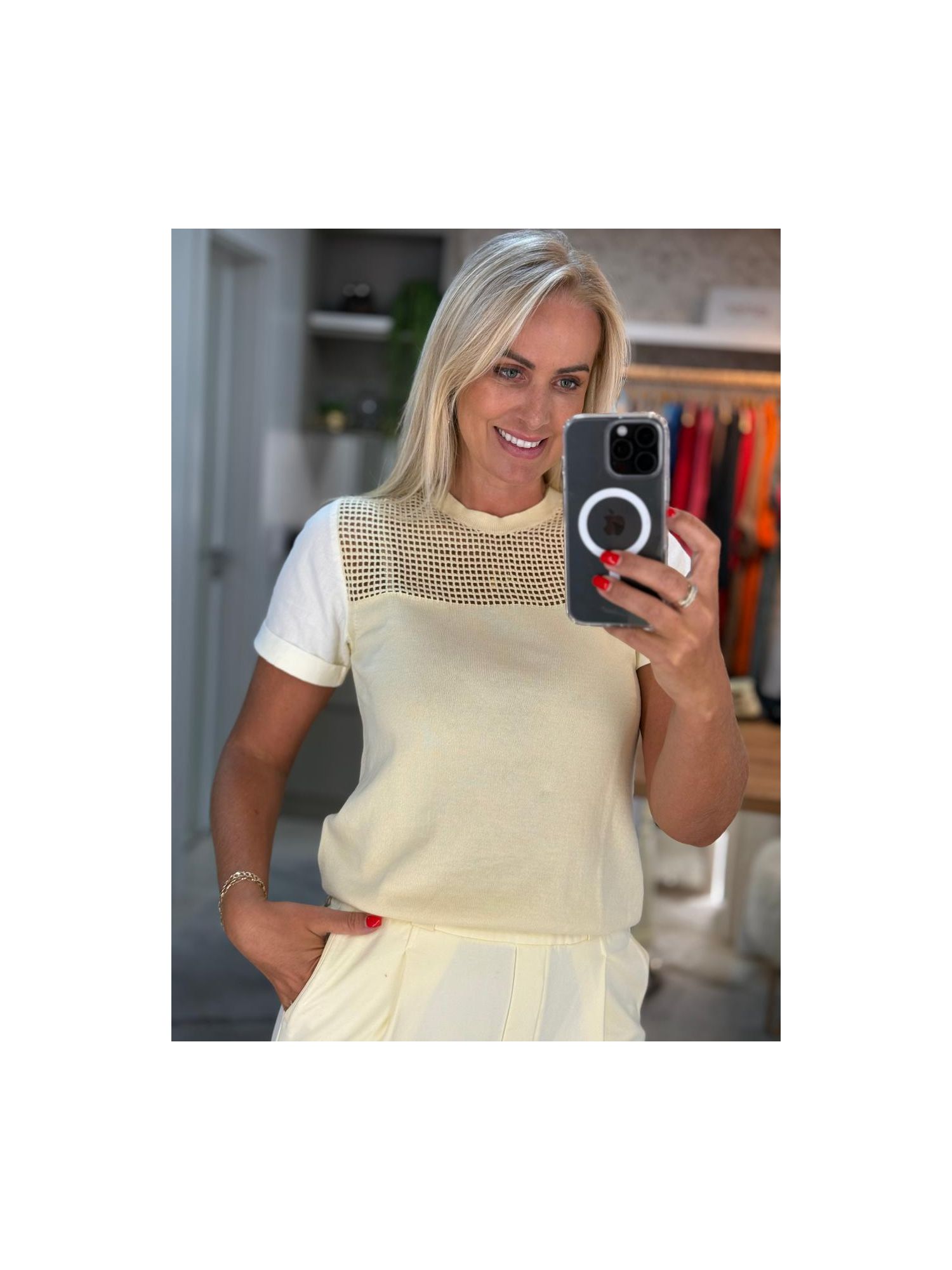 Blusa Biamar Com Detalhe Vazado Amarelo