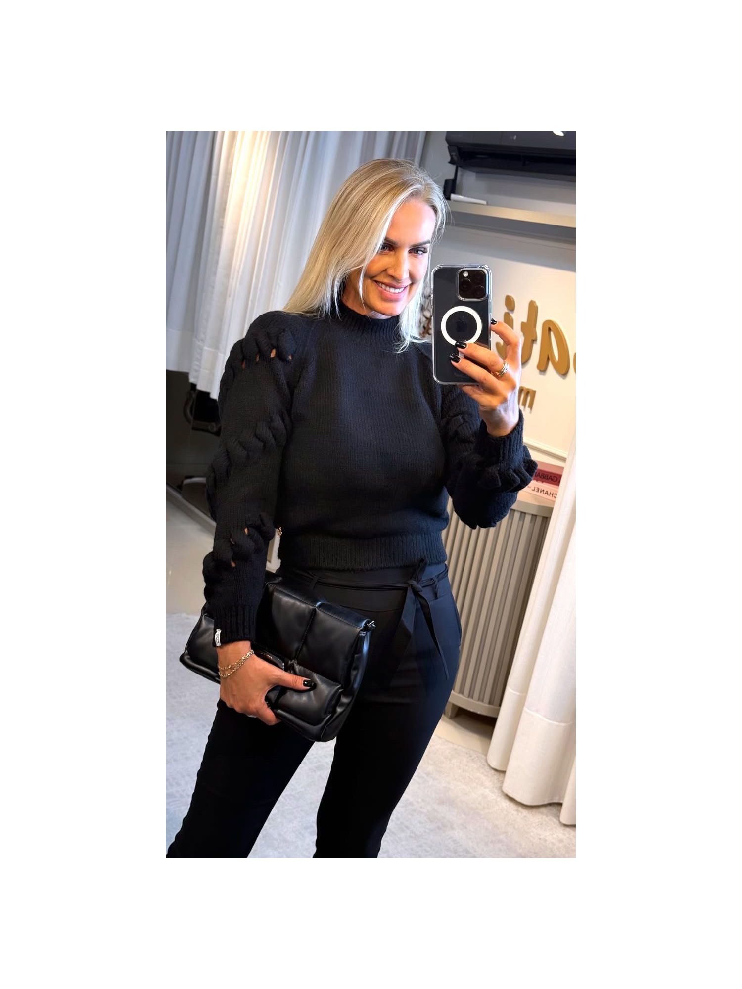 Blusa Abenção Com Detalhe Vazado Preto