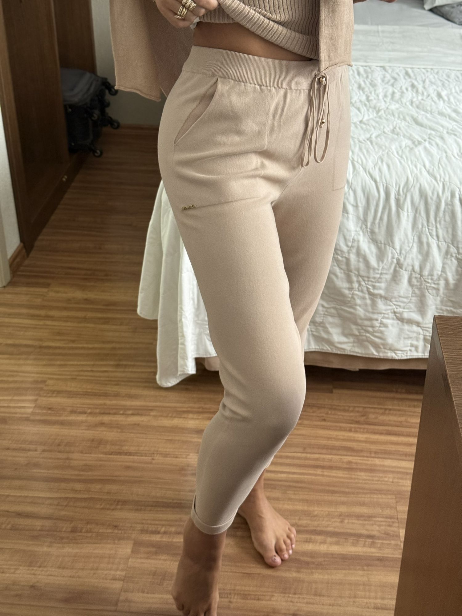 Calça De Tricô Com Barra Italiana Bege Café Com Leite