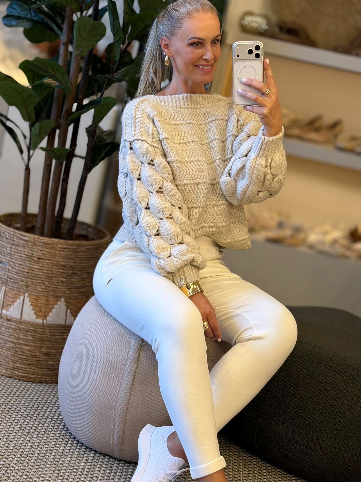 Blusa Biamar Com Gola Redonda E Mangas Em Ponto Gota Bege 1301