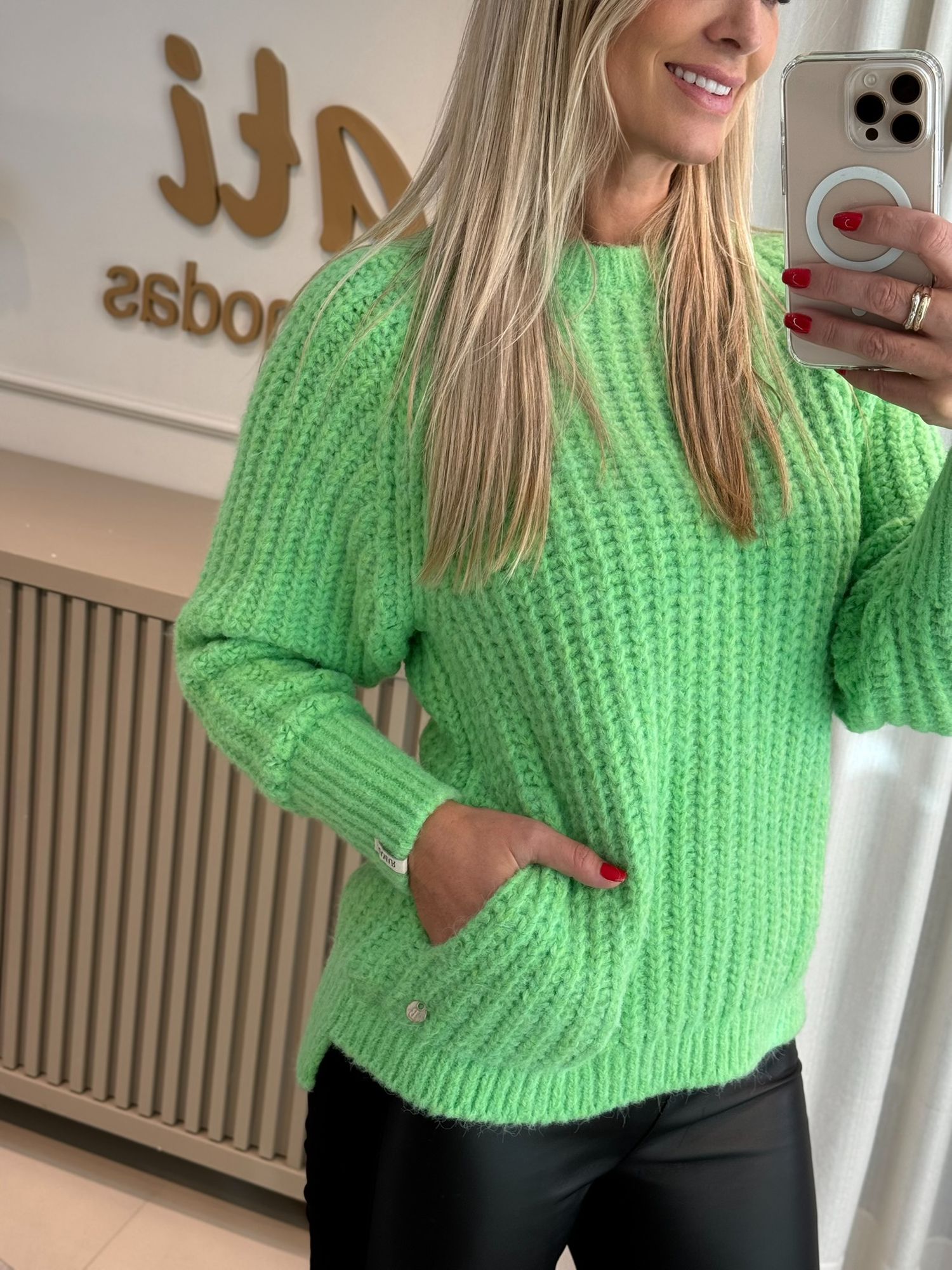 Blusa Biamar Alongada Com Gola Redonda Verde 