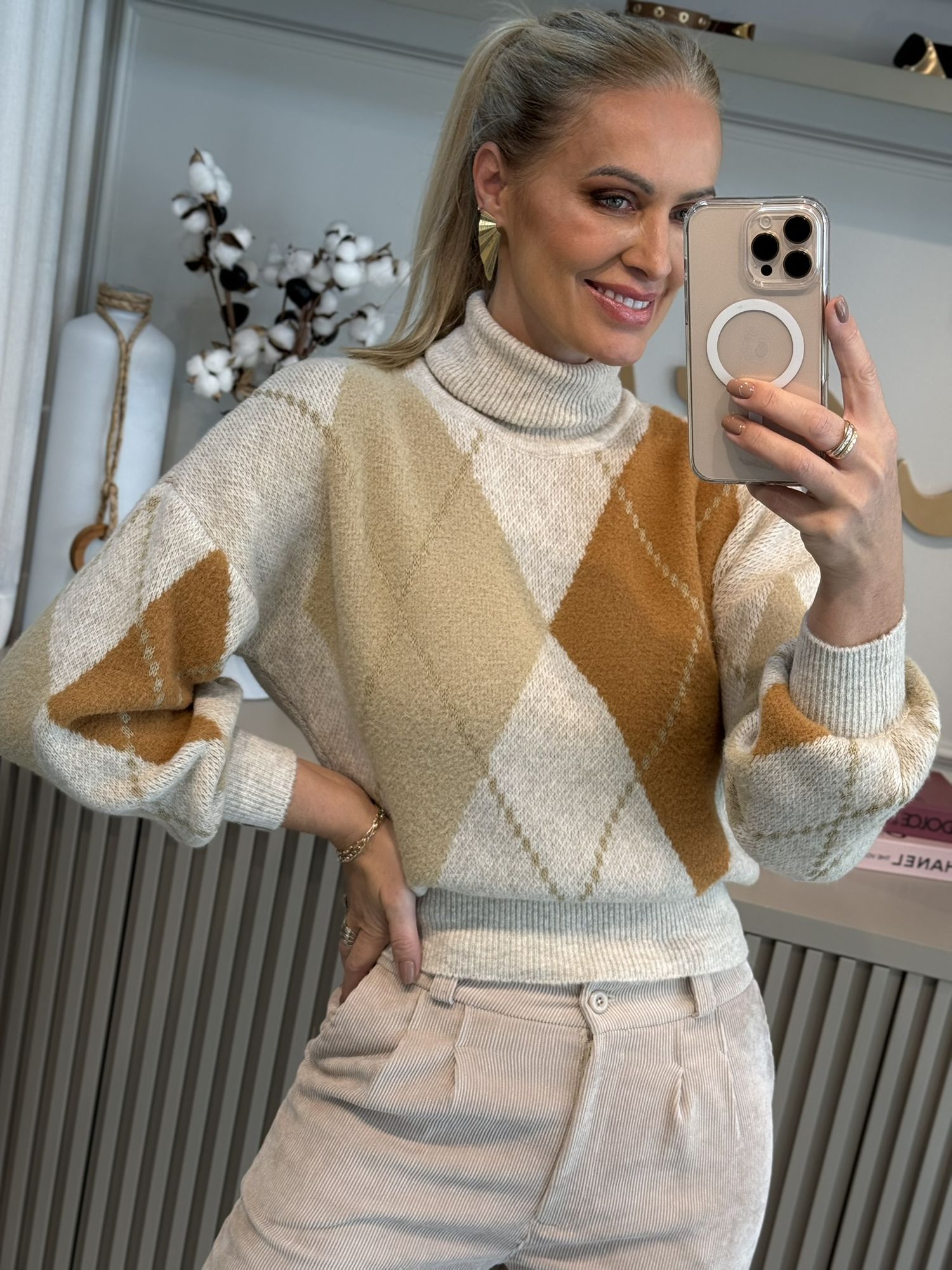 Blusa Biamar Geométrica Gola Alta Bege Claro 2306