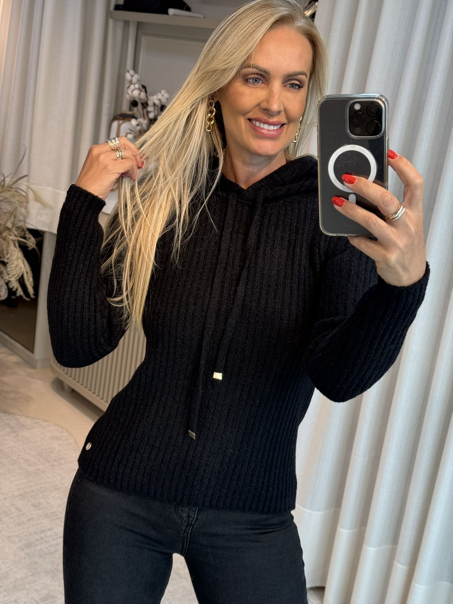 Blusa Biamar Com Capuz Preto
