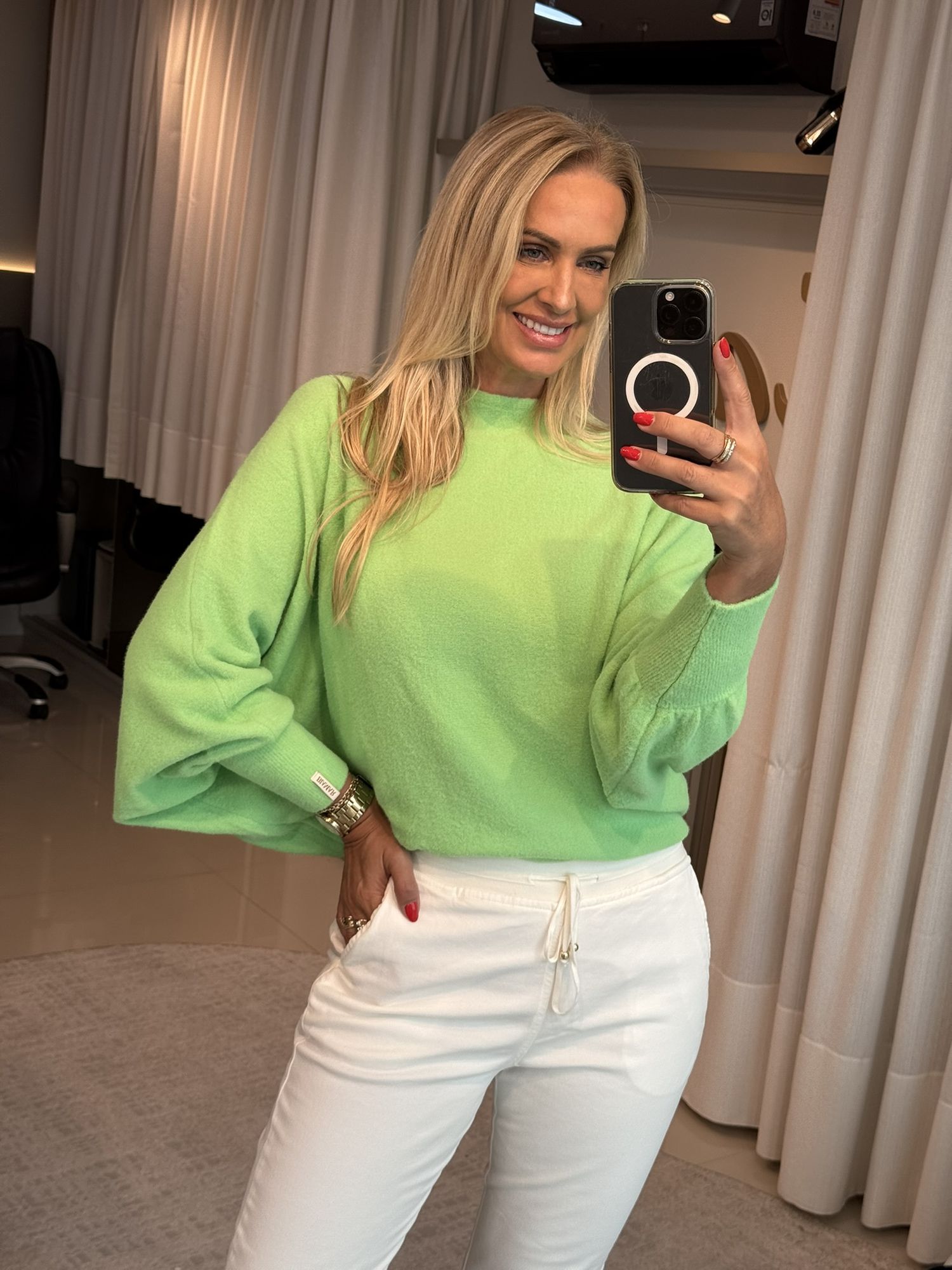 Blusa Biamar De Fio Pluma Com Manga Morcego Verde 