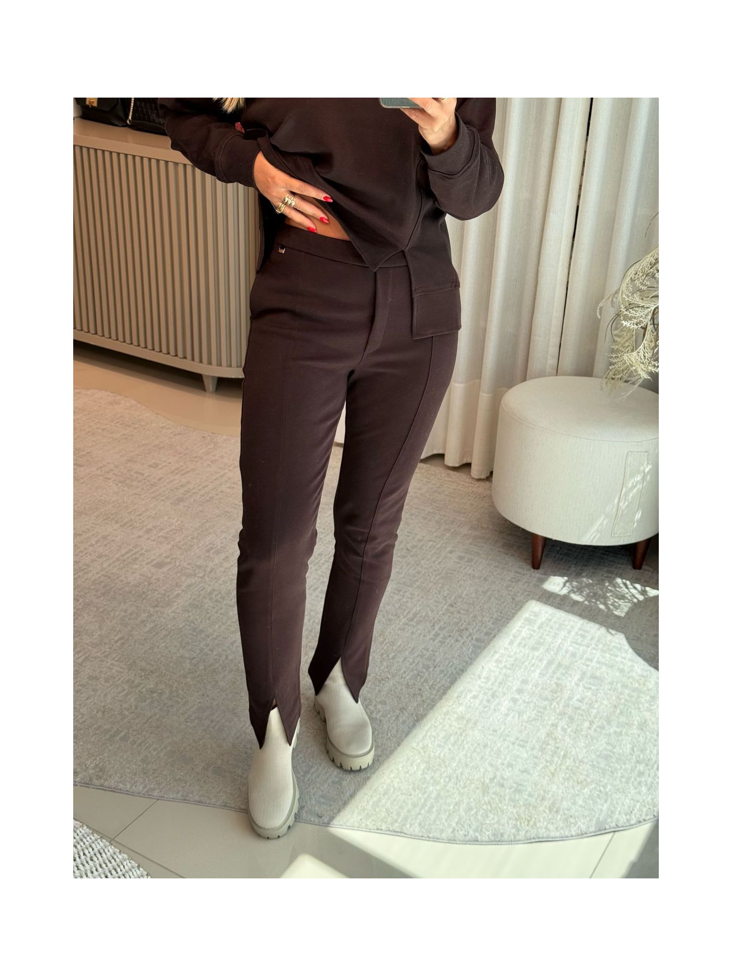 Calça Biamar Com Abertura Frontal Marrom
