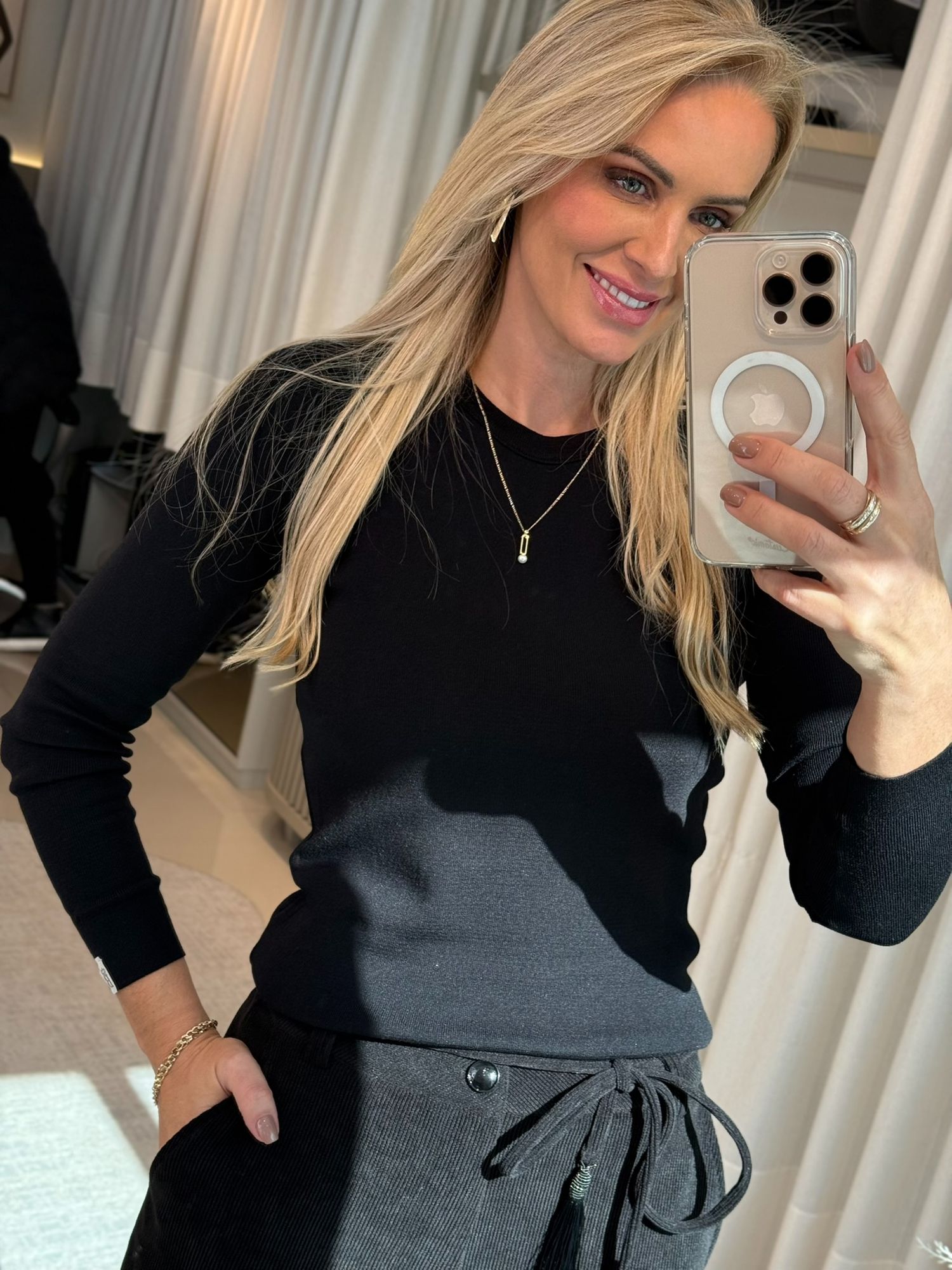 Blusa Gola Redonda Com Manga De Cava Posta Preto 2806