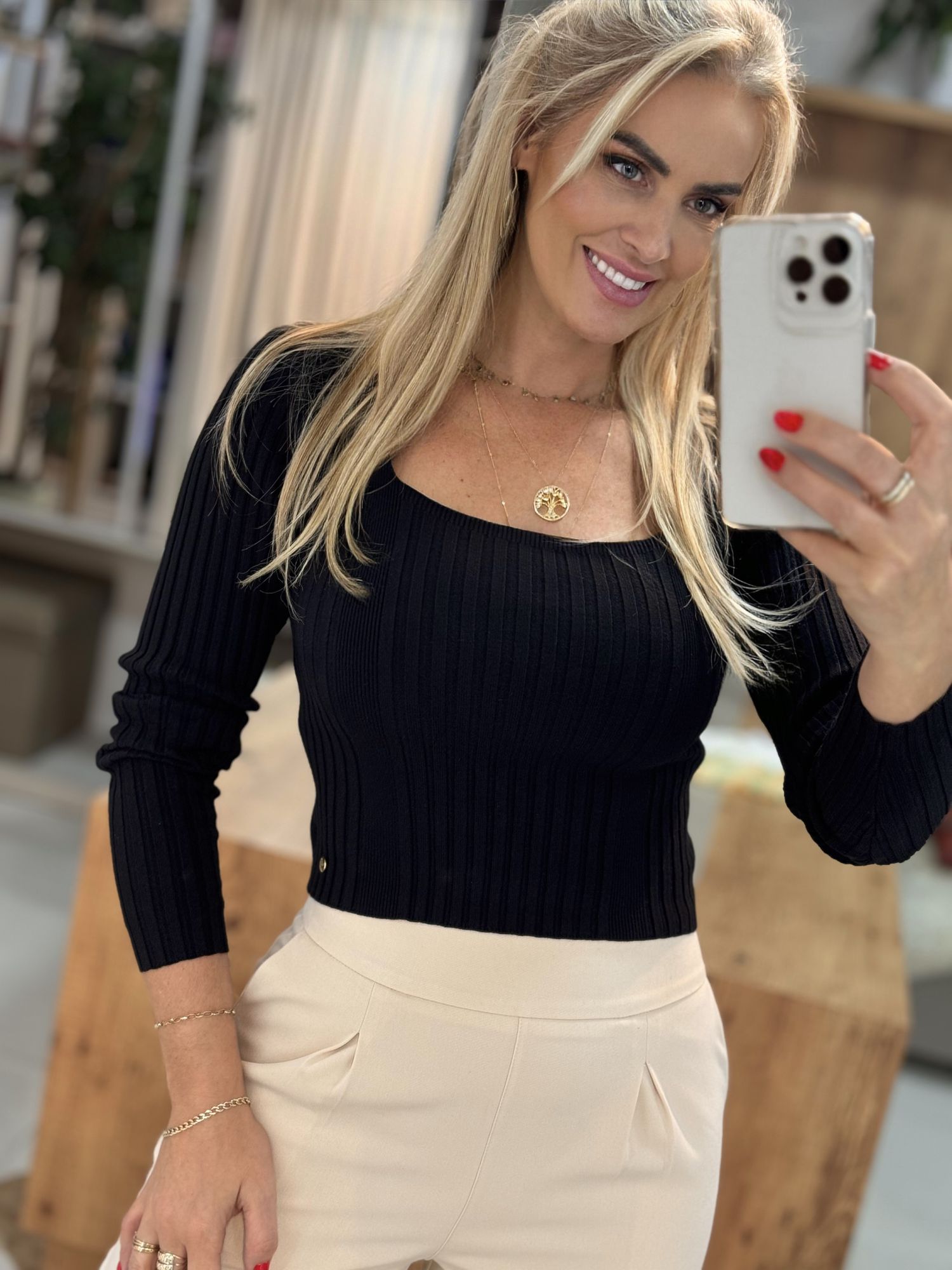 Blusa Canelada Com Decote Quadrado Preto